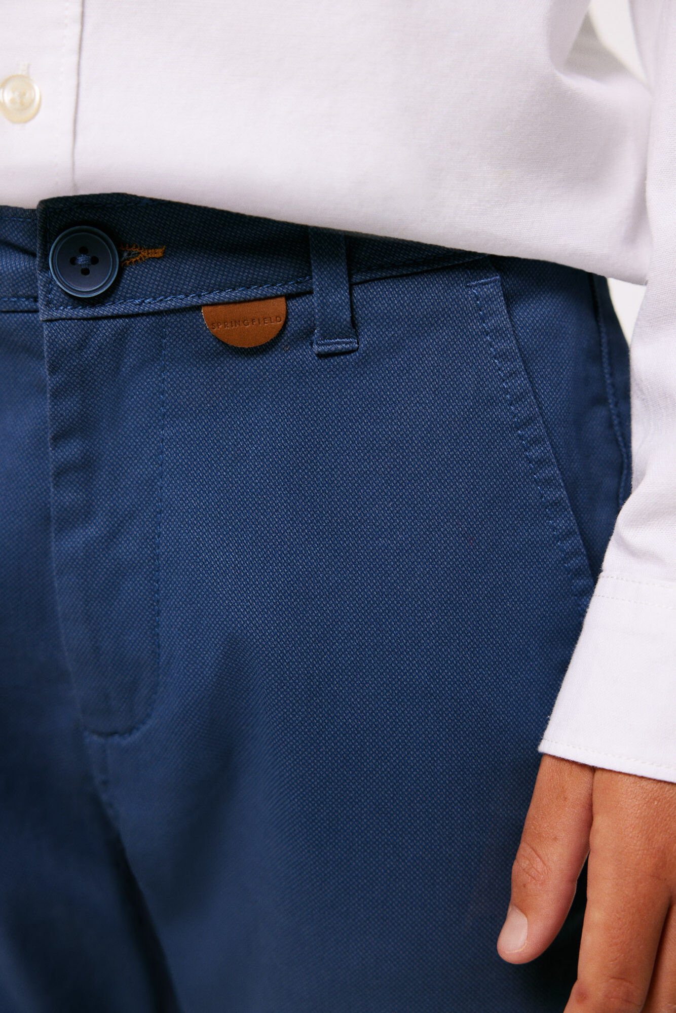 Calças chino com microestampa para meninos