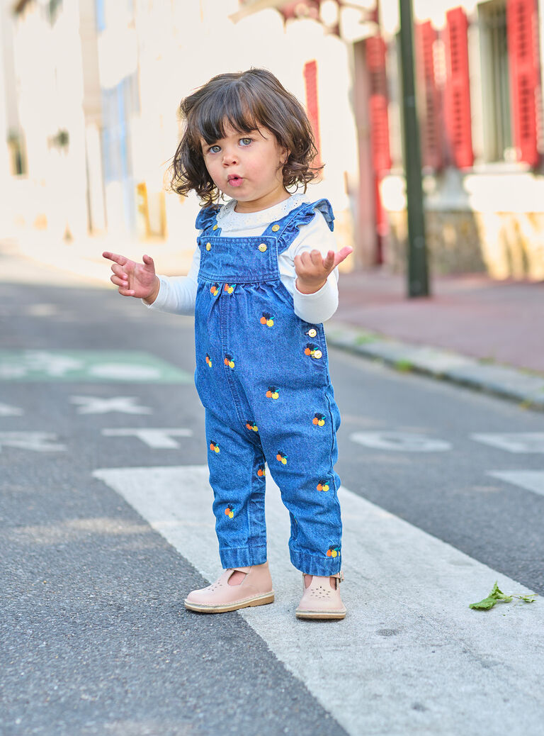 Salopette brodée en denim moyen pour bébé fille
