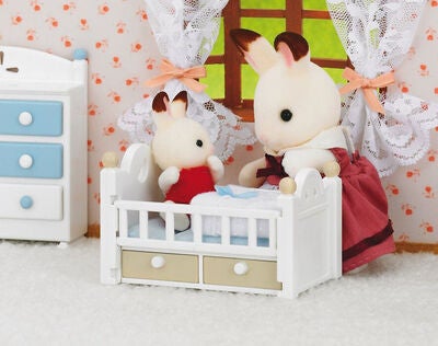 Sylvanian Families Figursett Sjokoladekaninbaby med Seng