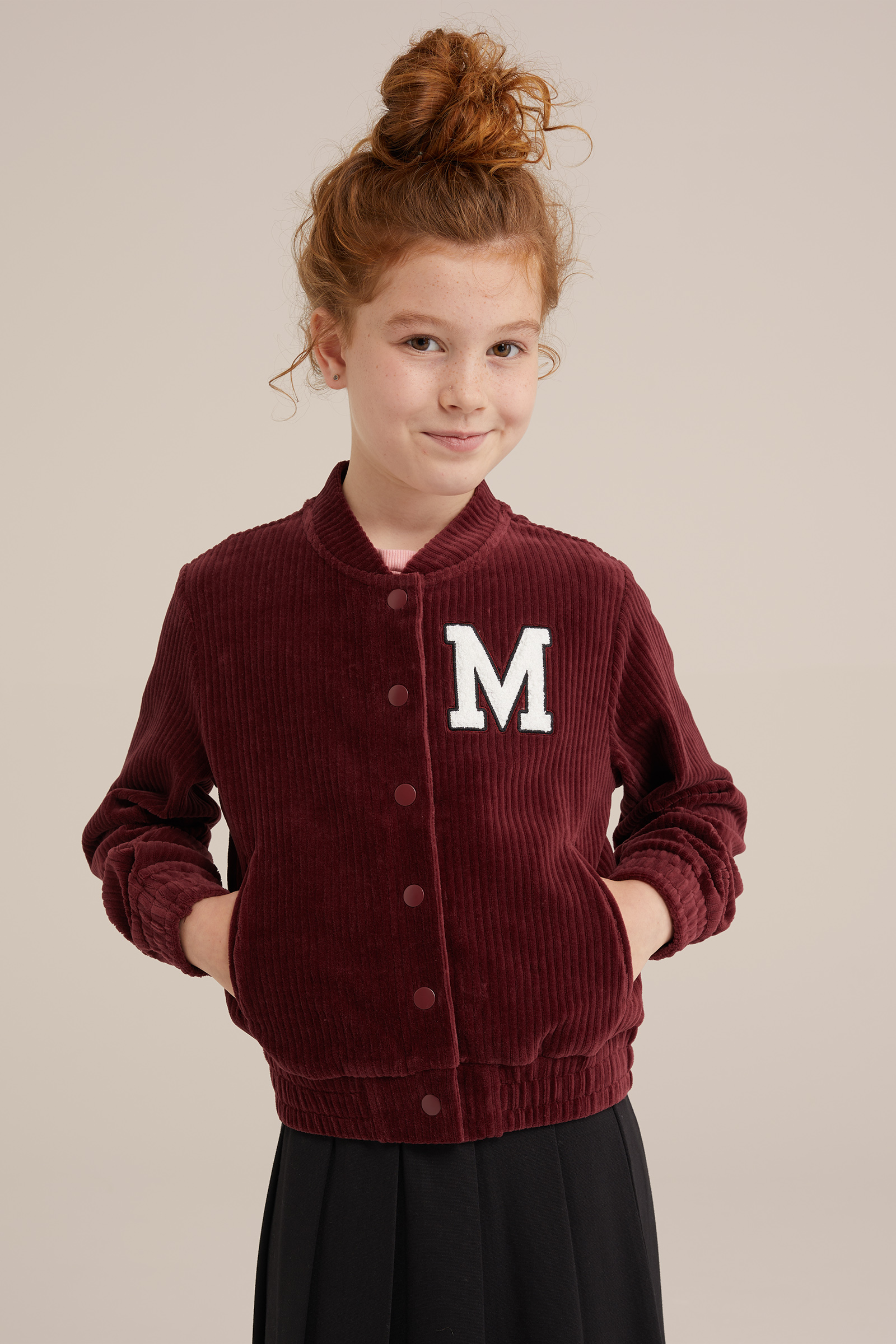 Meisjes velvet bomber met badge WE Fashion Bordeauxrood