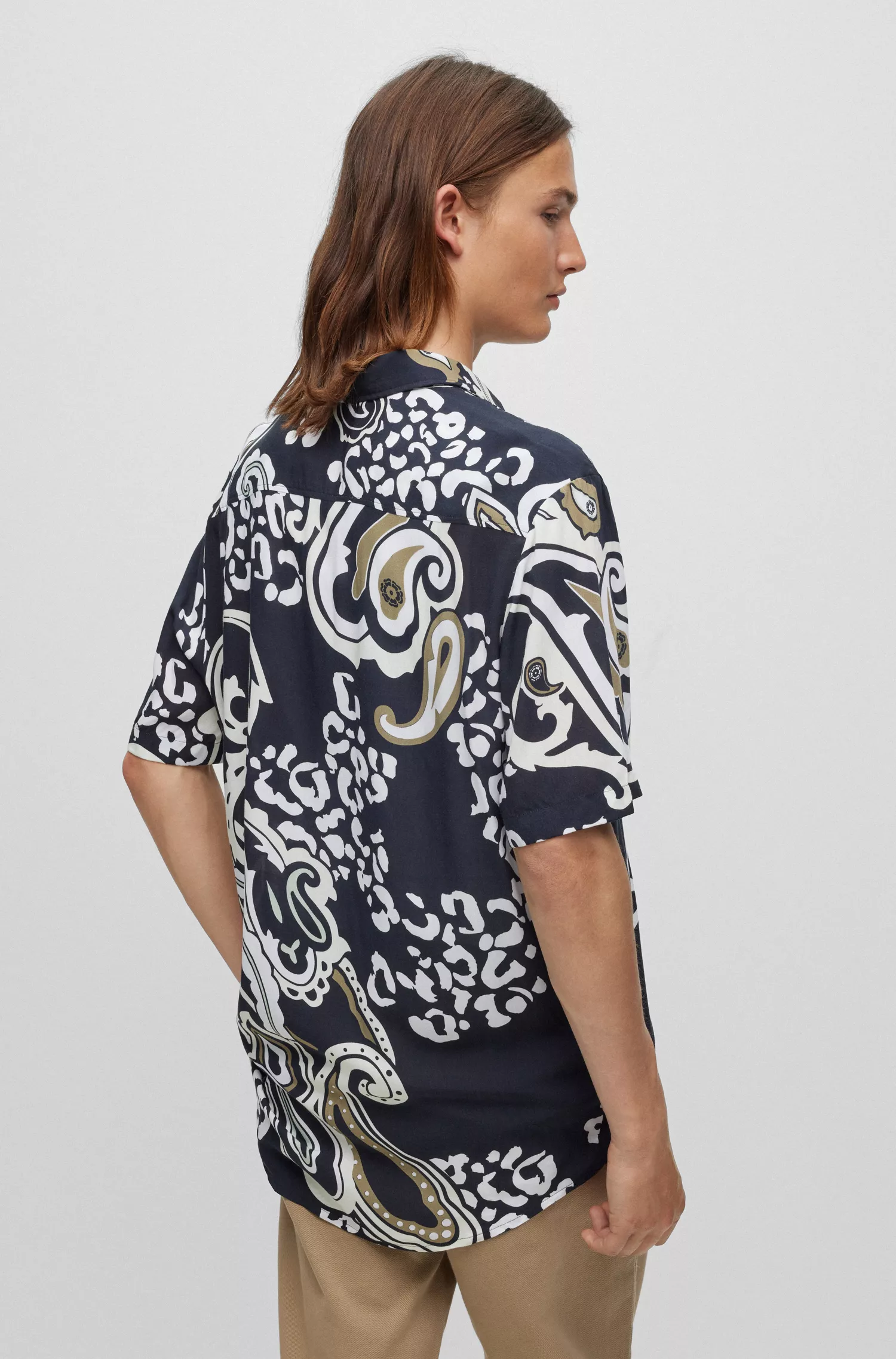 Camisa HUGO vermelha de modelagem relaxada em lona com estampa paisley.