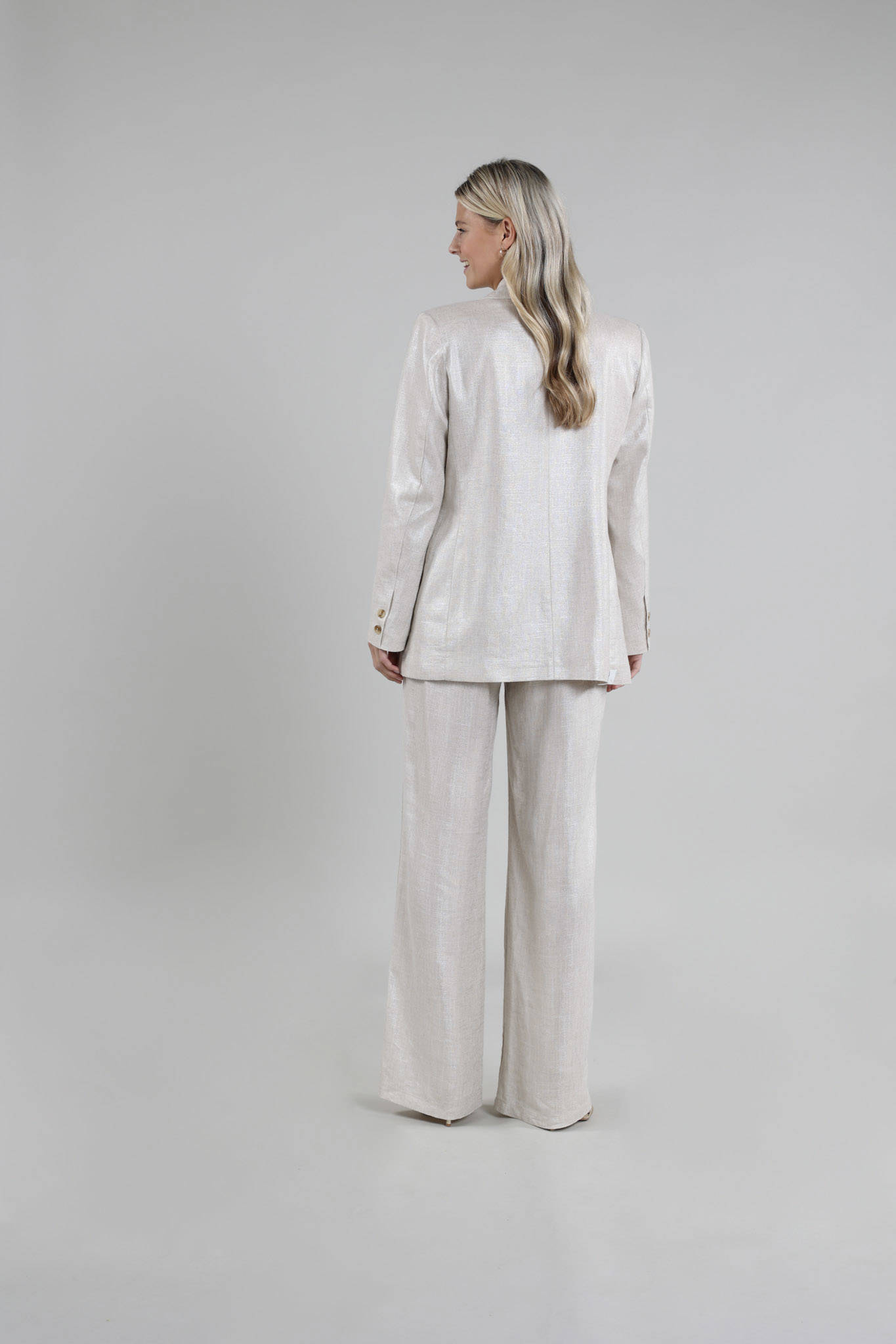 NUKUS rechtvallende blazer Close zilver
