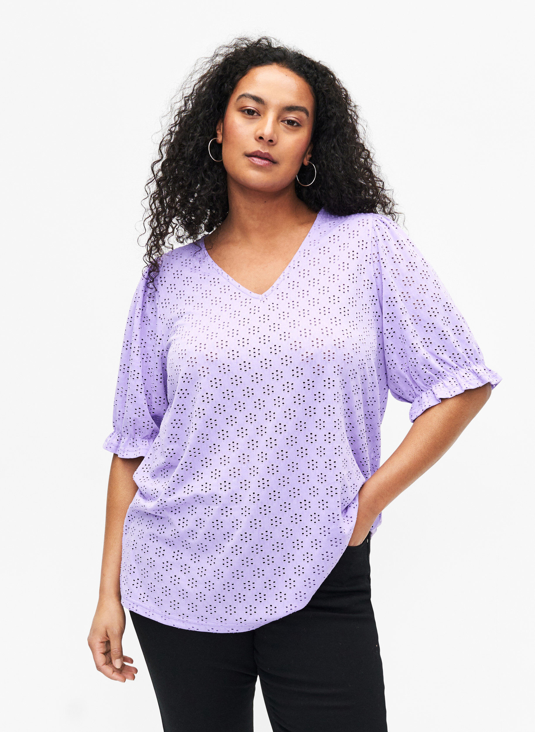 V-hals bluse med hulmønster