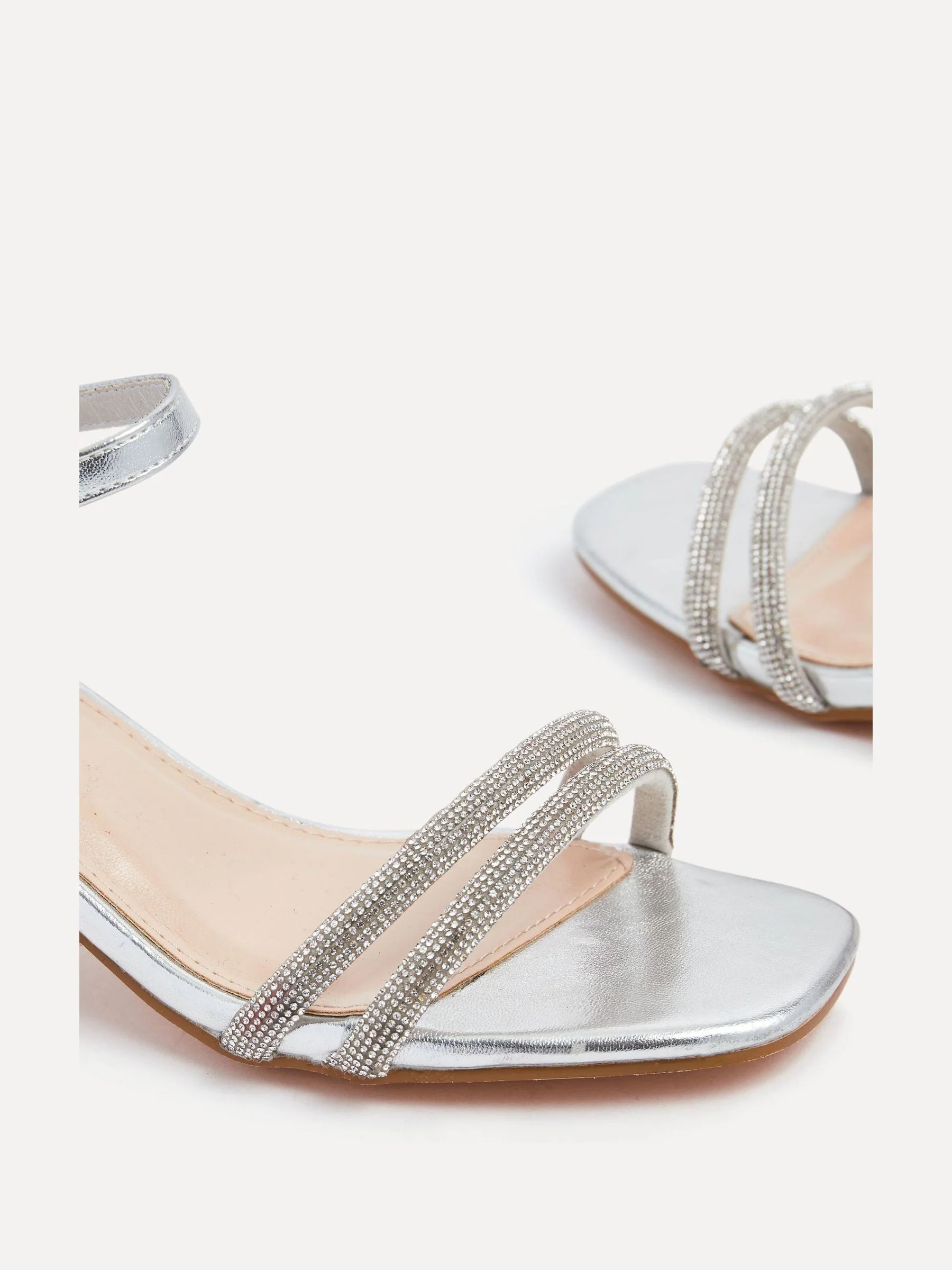 Zilver - Linzi Bunty sandals met blokhak en diamanté bandjes
