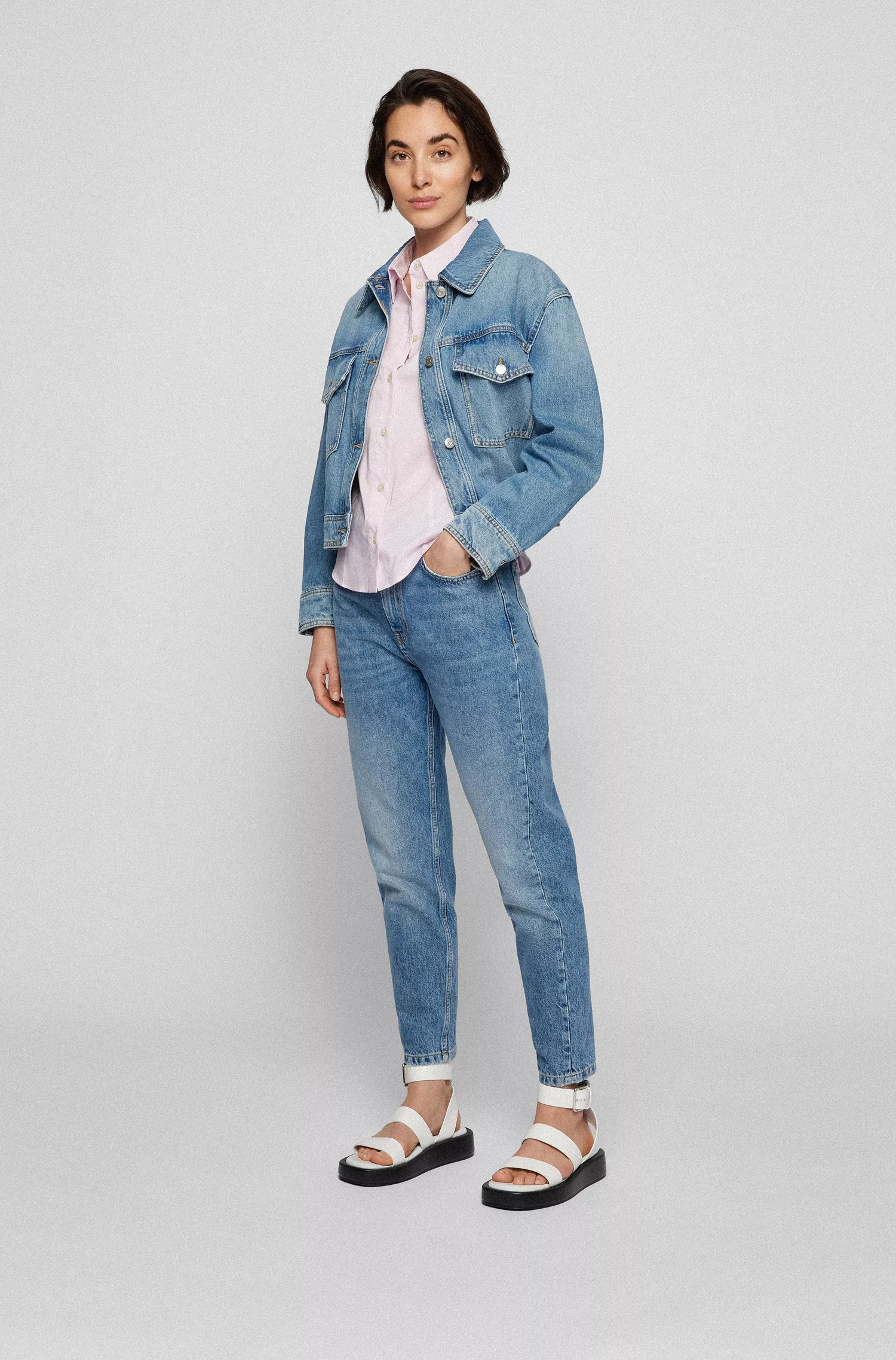 Blusa BOSS preta de corte justo em mistura de algodão orgânico.