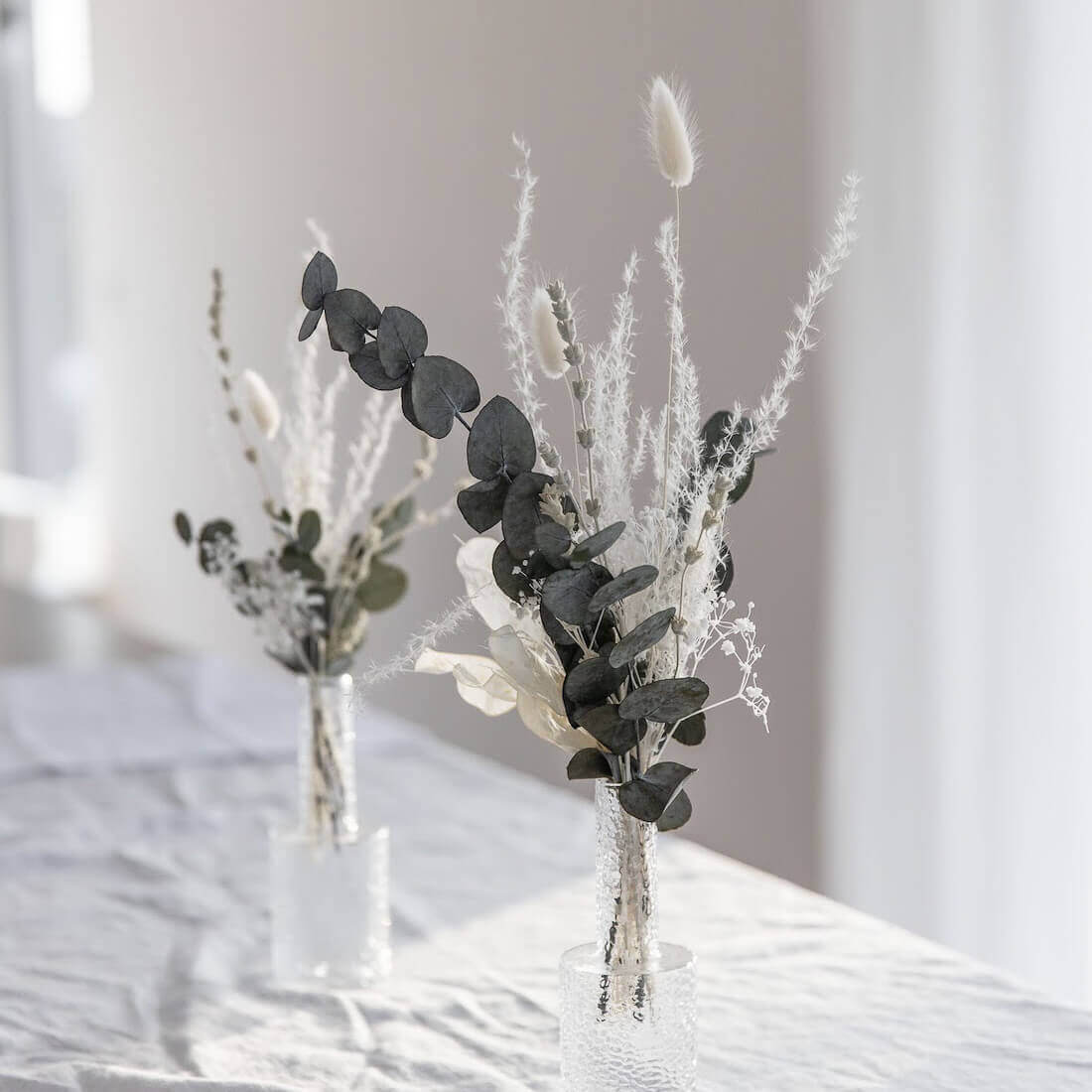 Gedroogd bloemenboeket, tafeldecoratie, eucalyptus, wit