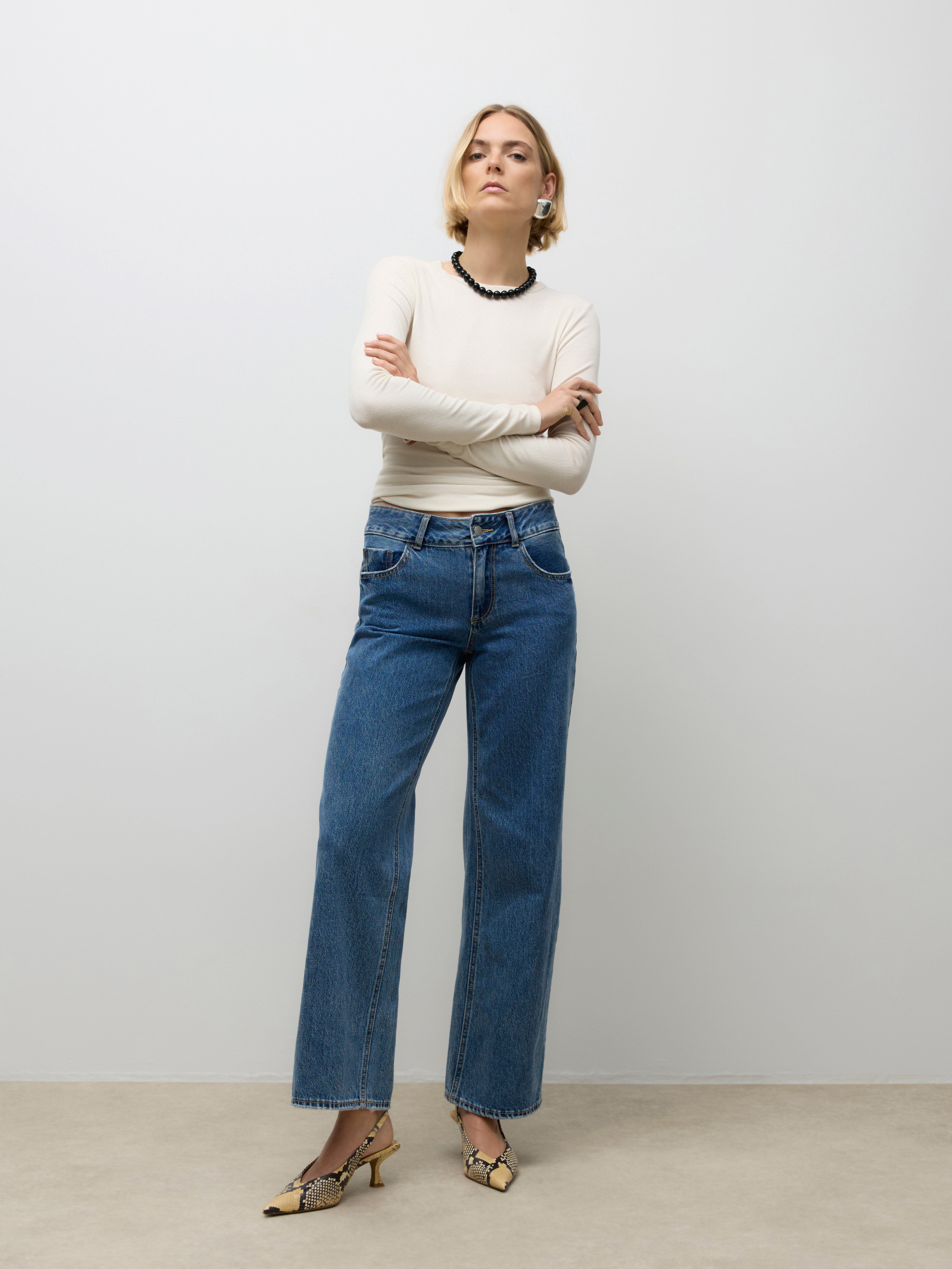 AWRENA Mid rise Wide leg fit Jeans