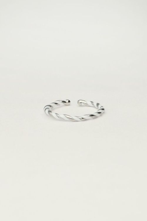 Gedraaide ring met wit