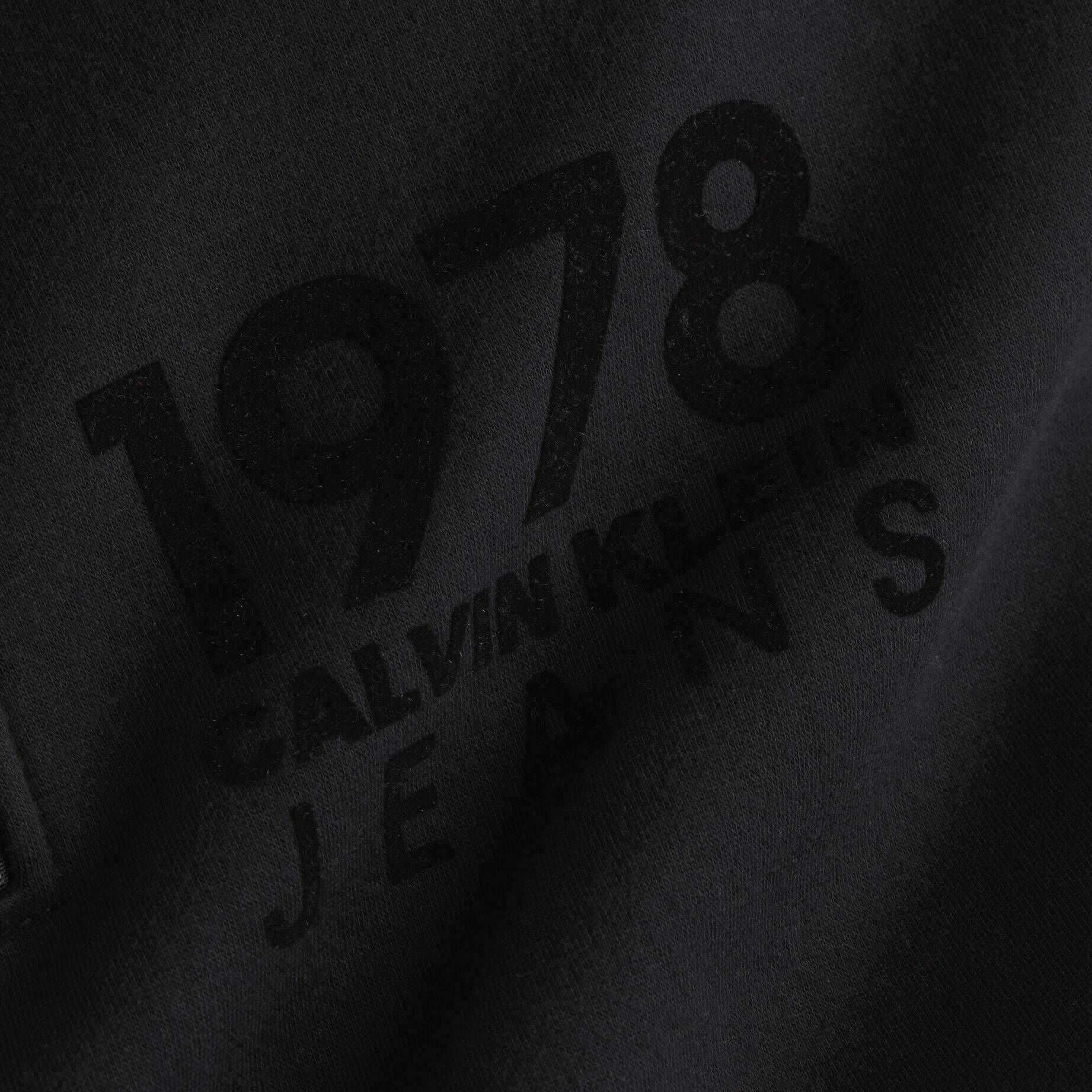 CALVIN KLEIN JEANS| Herren Sweatshirt 1978 FLOCK LOGO HALF ZIP