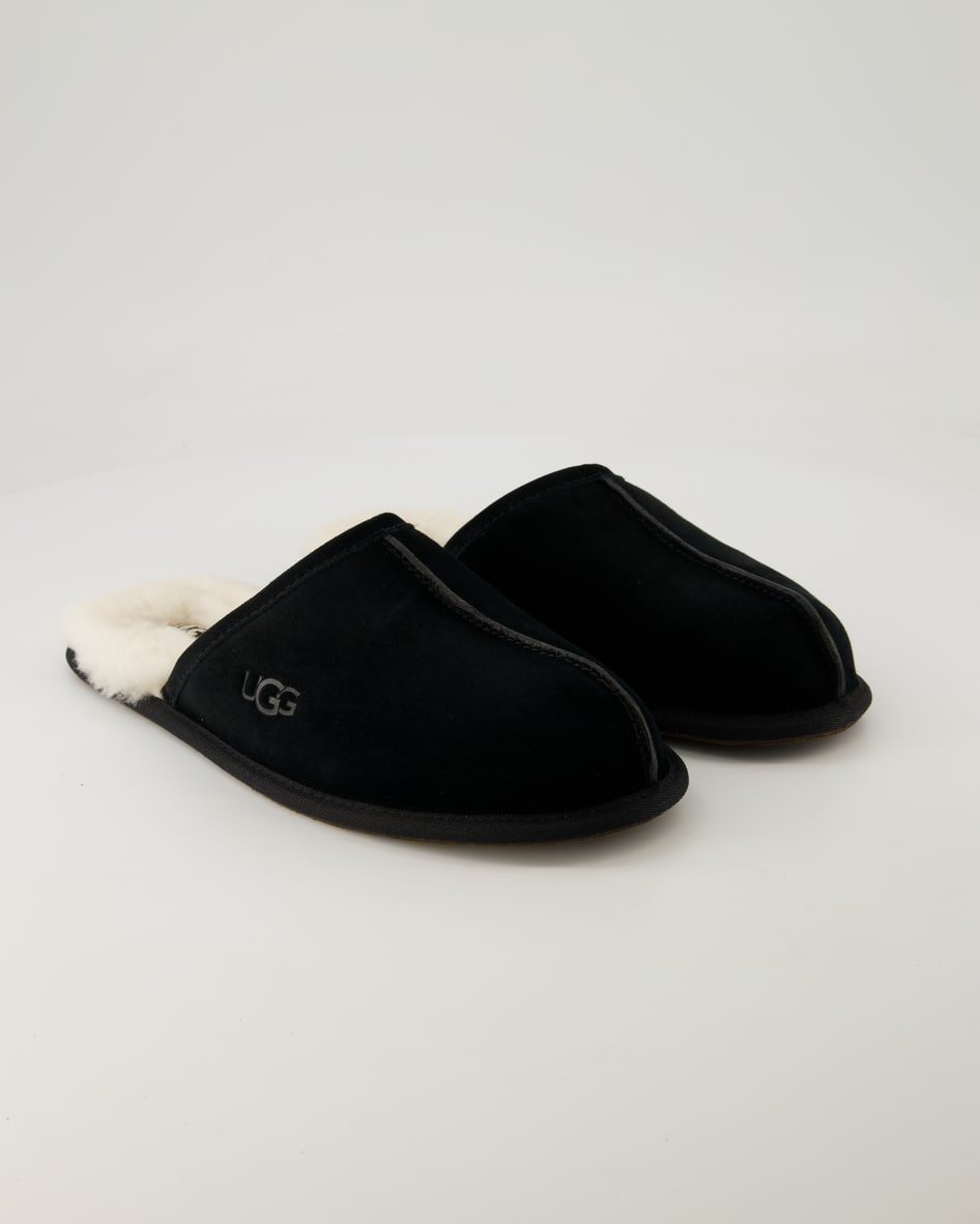 UGG Scuff Hausschuhe in Schwarz