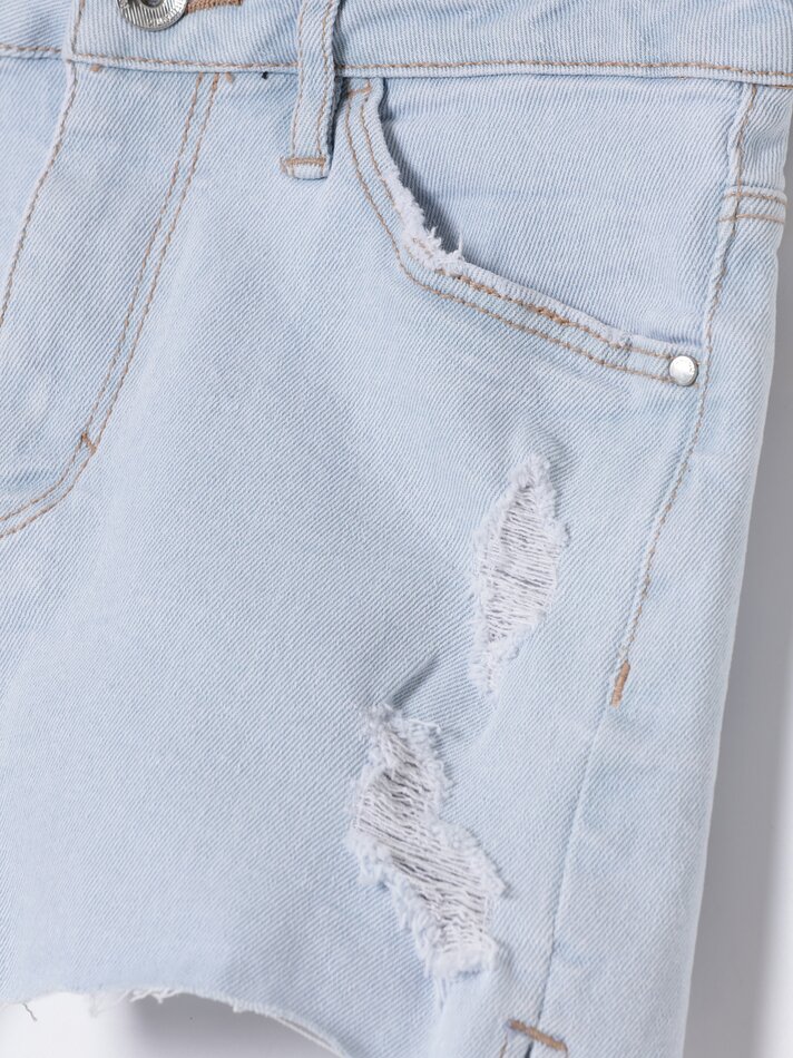 Shorts jeans com rasgos - Azul claro