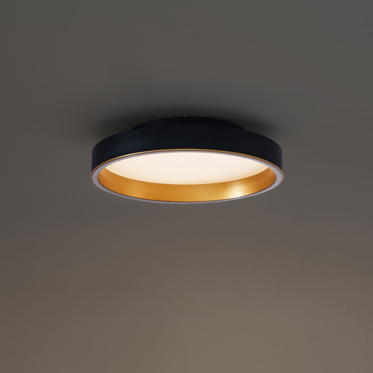 Design plafondlamp zwart met goud 40cm incl. LED 3-way switch - Ingo