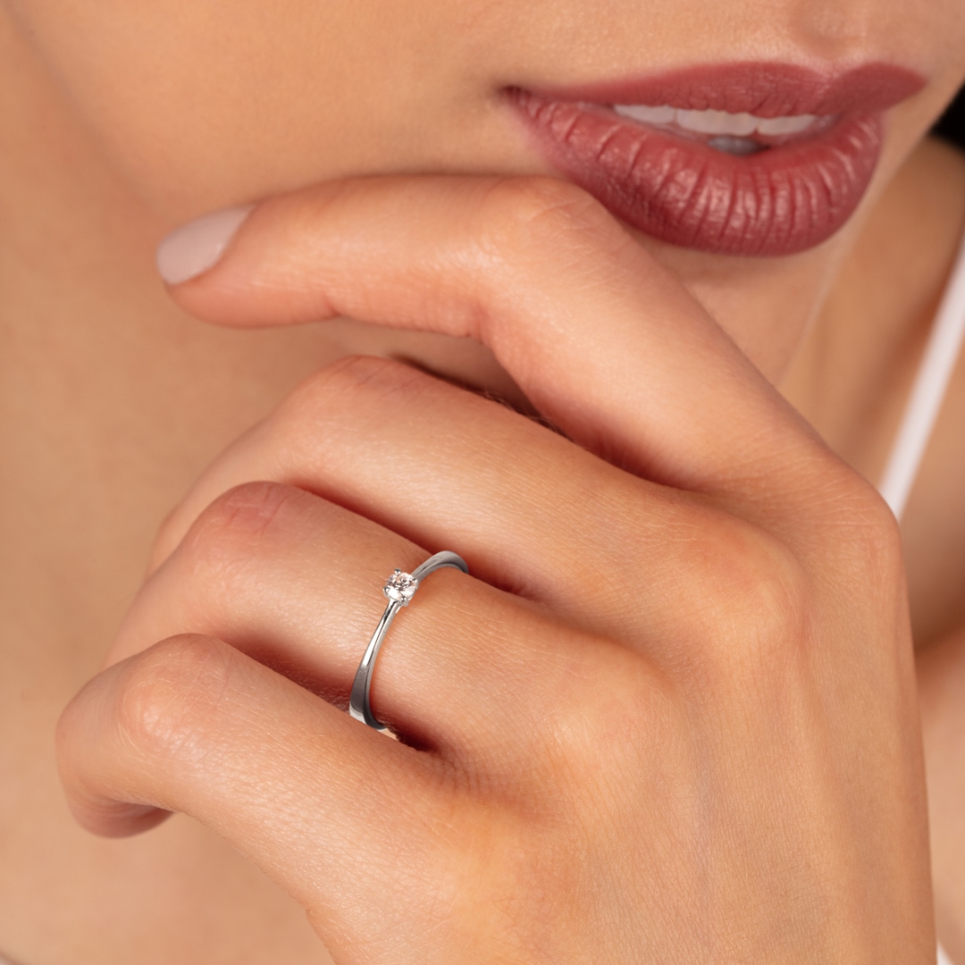 0.10 Karat Diamant Verlobungsring 750/18 K Weissgold in 4-Griff