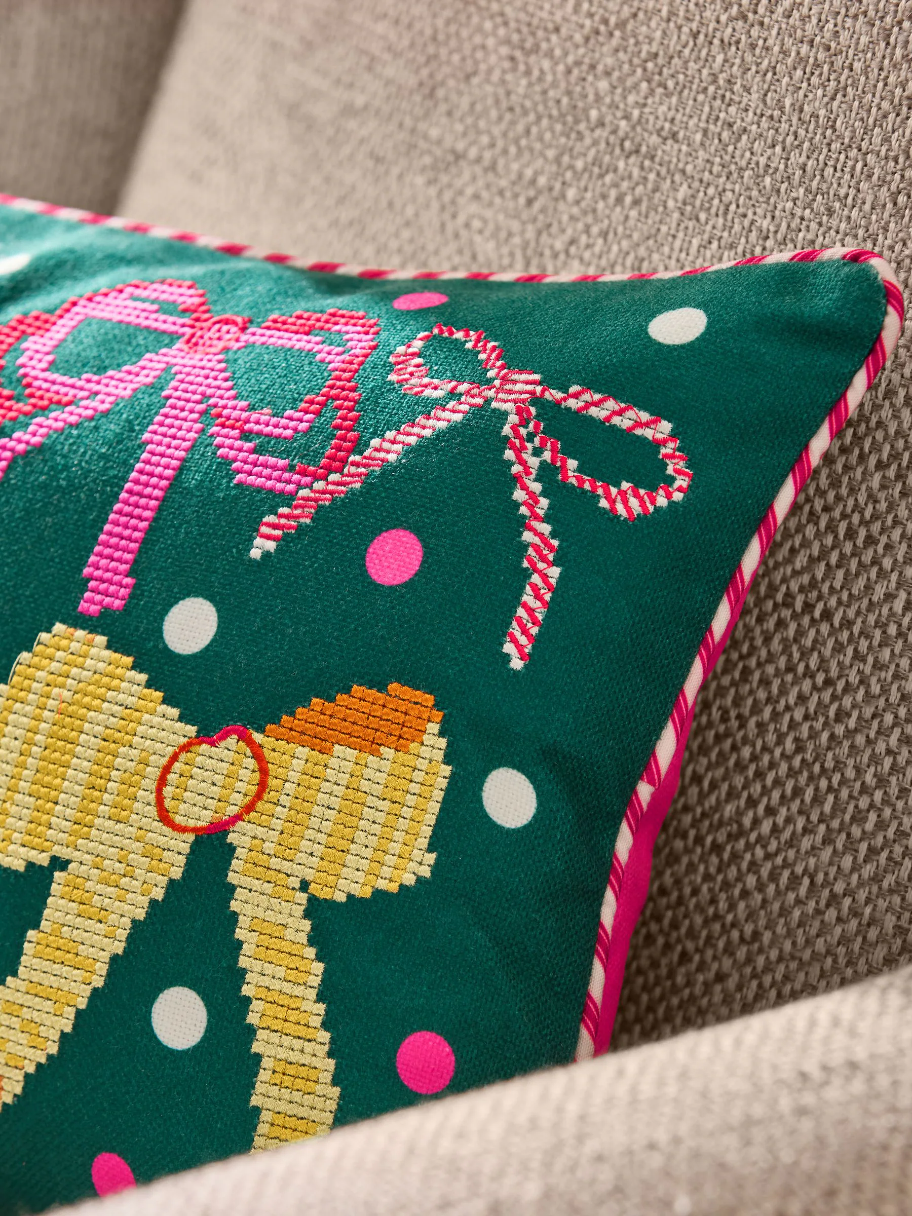 Lucy Tiffney Kerstmis Strikken Needlepoint Kussentje