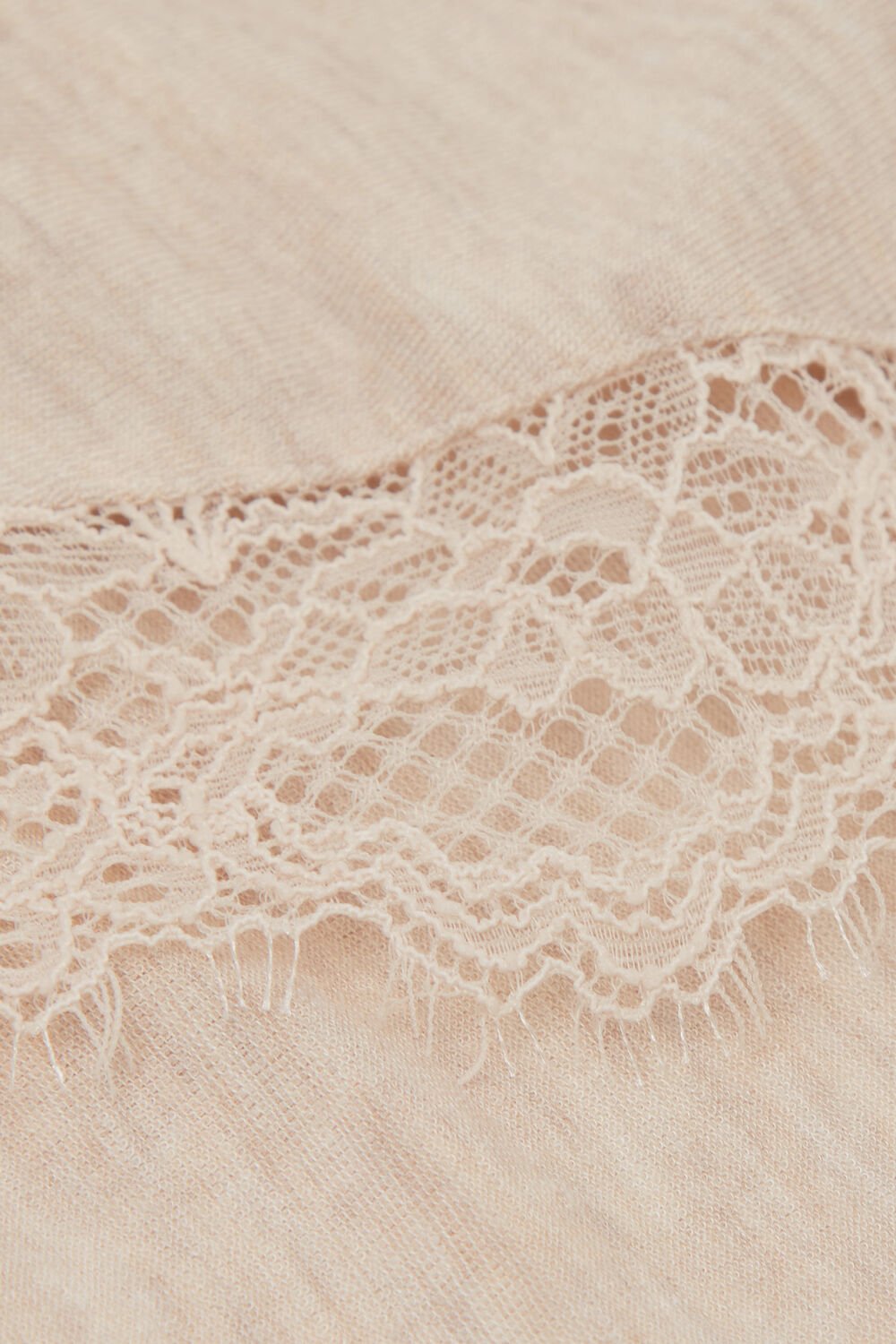 Camisa de manga comprida ultraleve em cashmere com detalhes em renda.