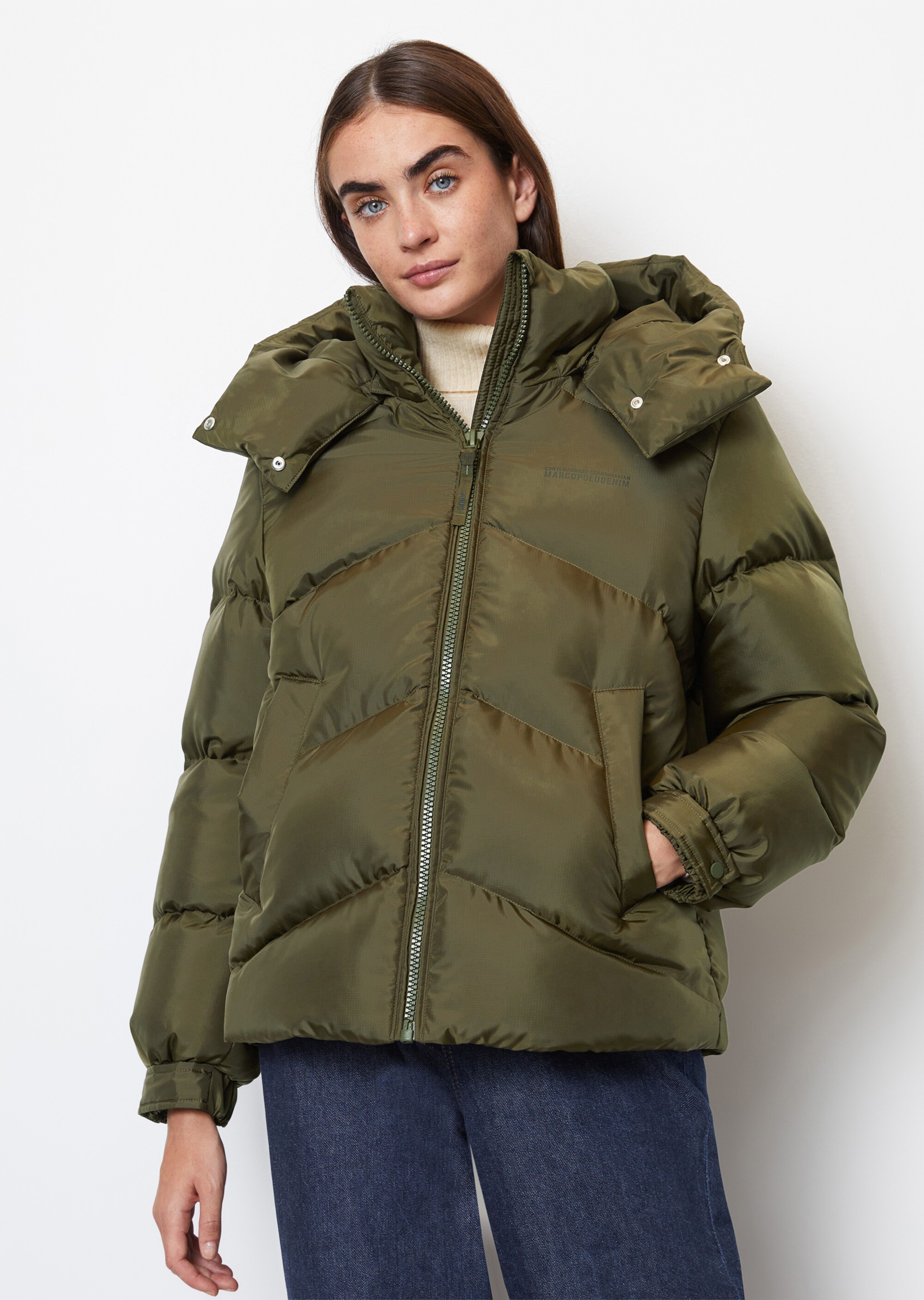 Daunen-Pufferjacke mit abnehmbarer Kapuzeaus wasserabweisendem Ripstop