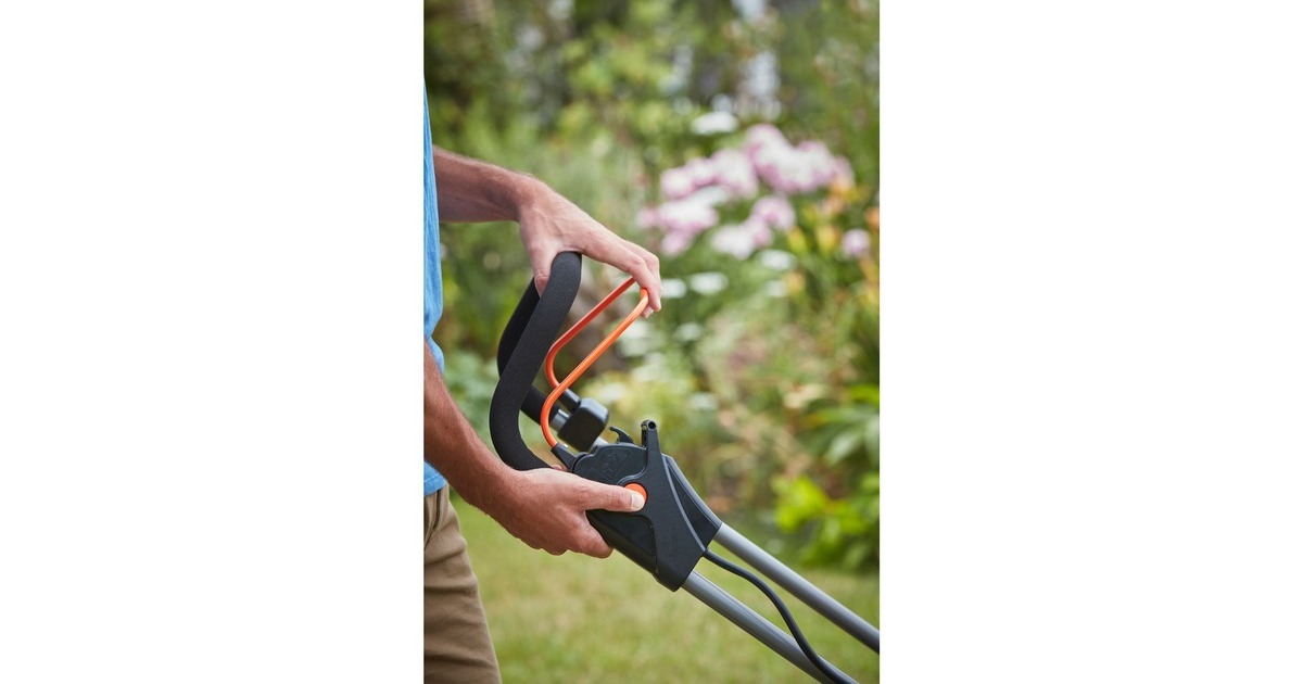 BLACK+DECKERBCMW3318L2-QW 2x 18V grasmaaier  (Oranje/zwart, 2x 18V 2.5Ah Accu en oplader inbegrepen)