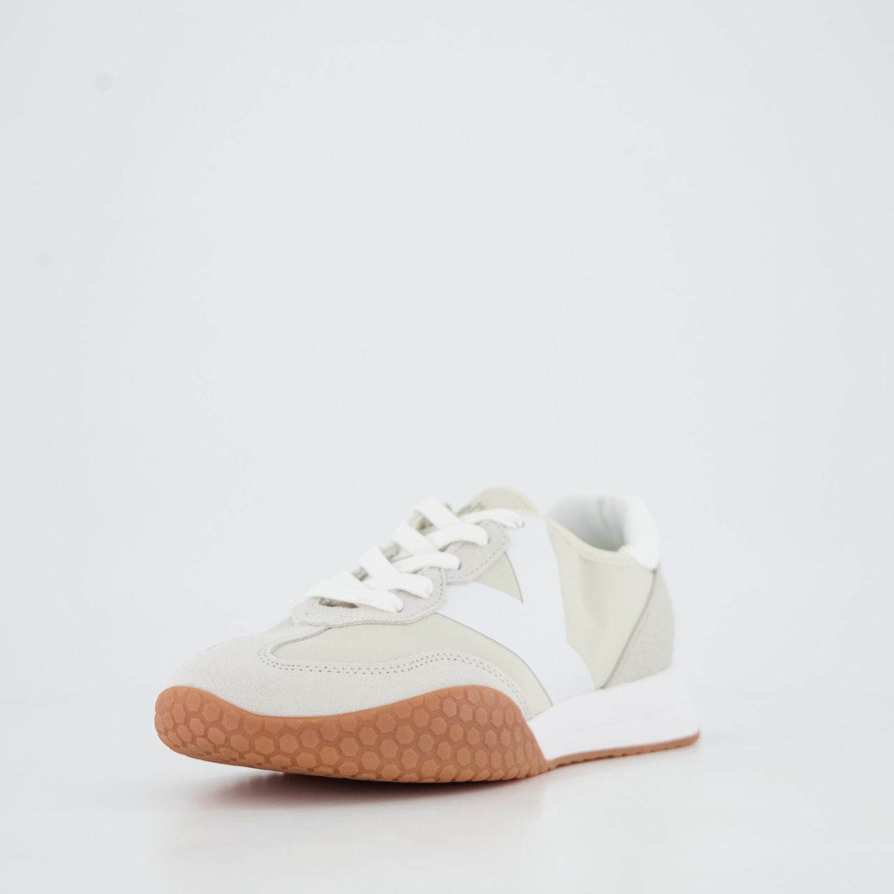 Keh-noo Sneaker