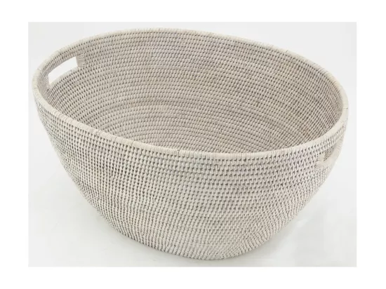 Corbeille à linge en rotin tressé patiné blanc