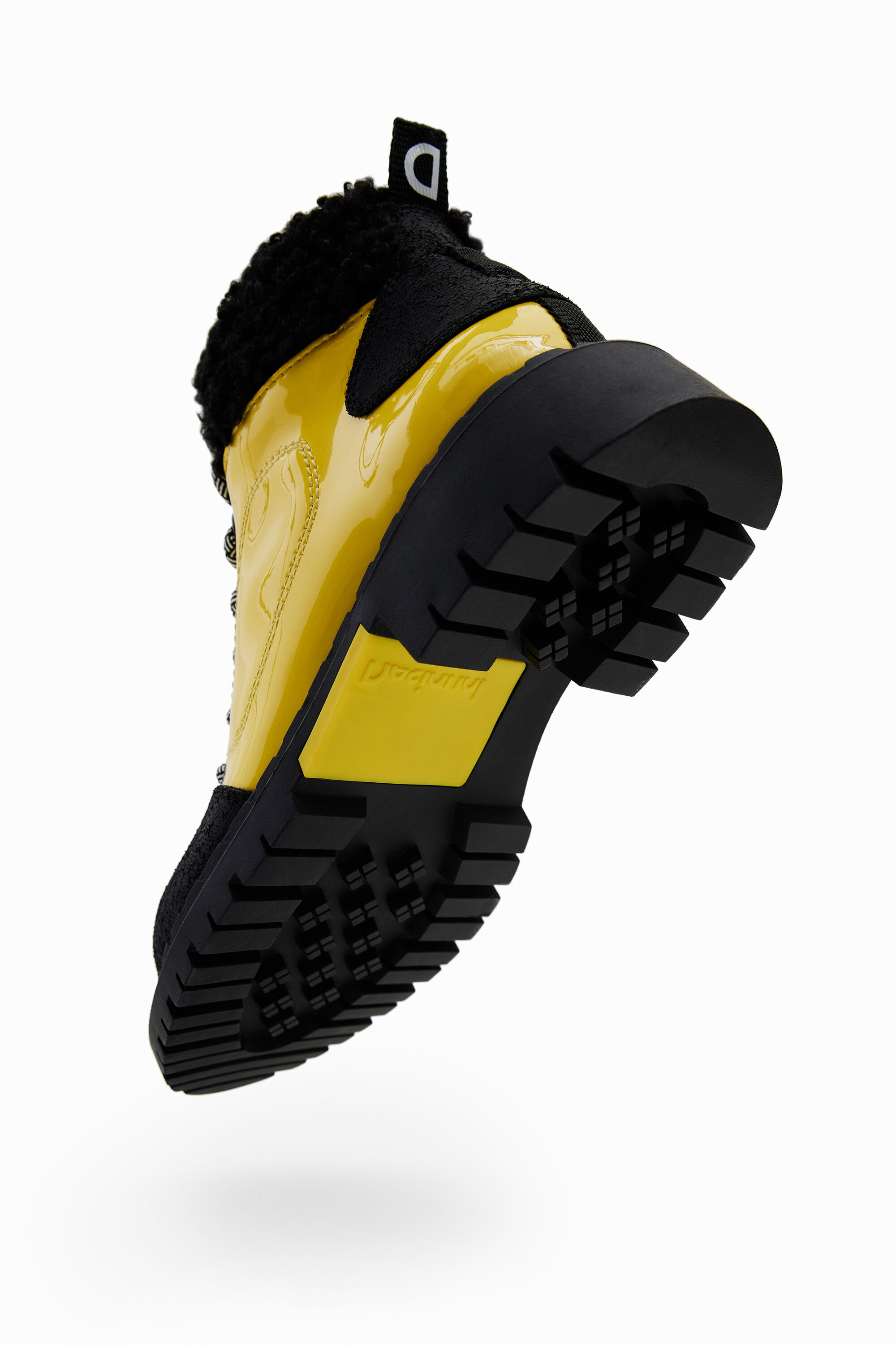 Bota trekking cordones