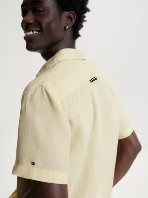 Camisa Tommy Hilfiger x Vacation em linho com gola aberta