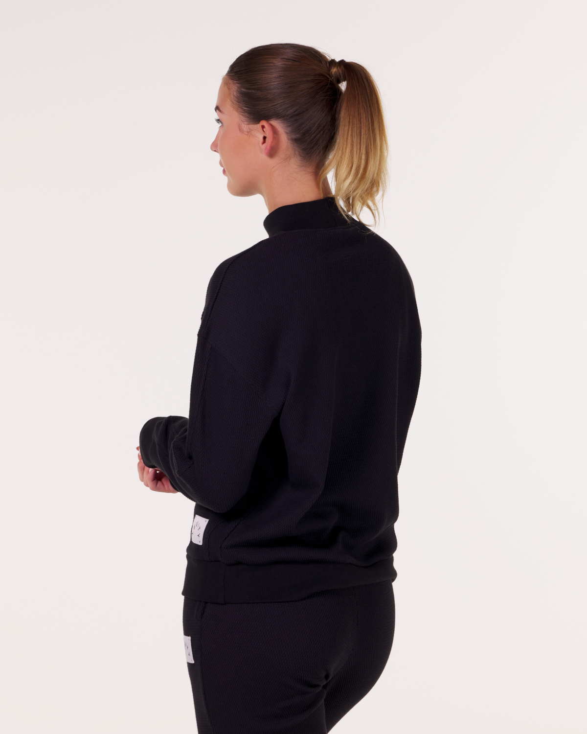 LEVITY Balance Sweater Black