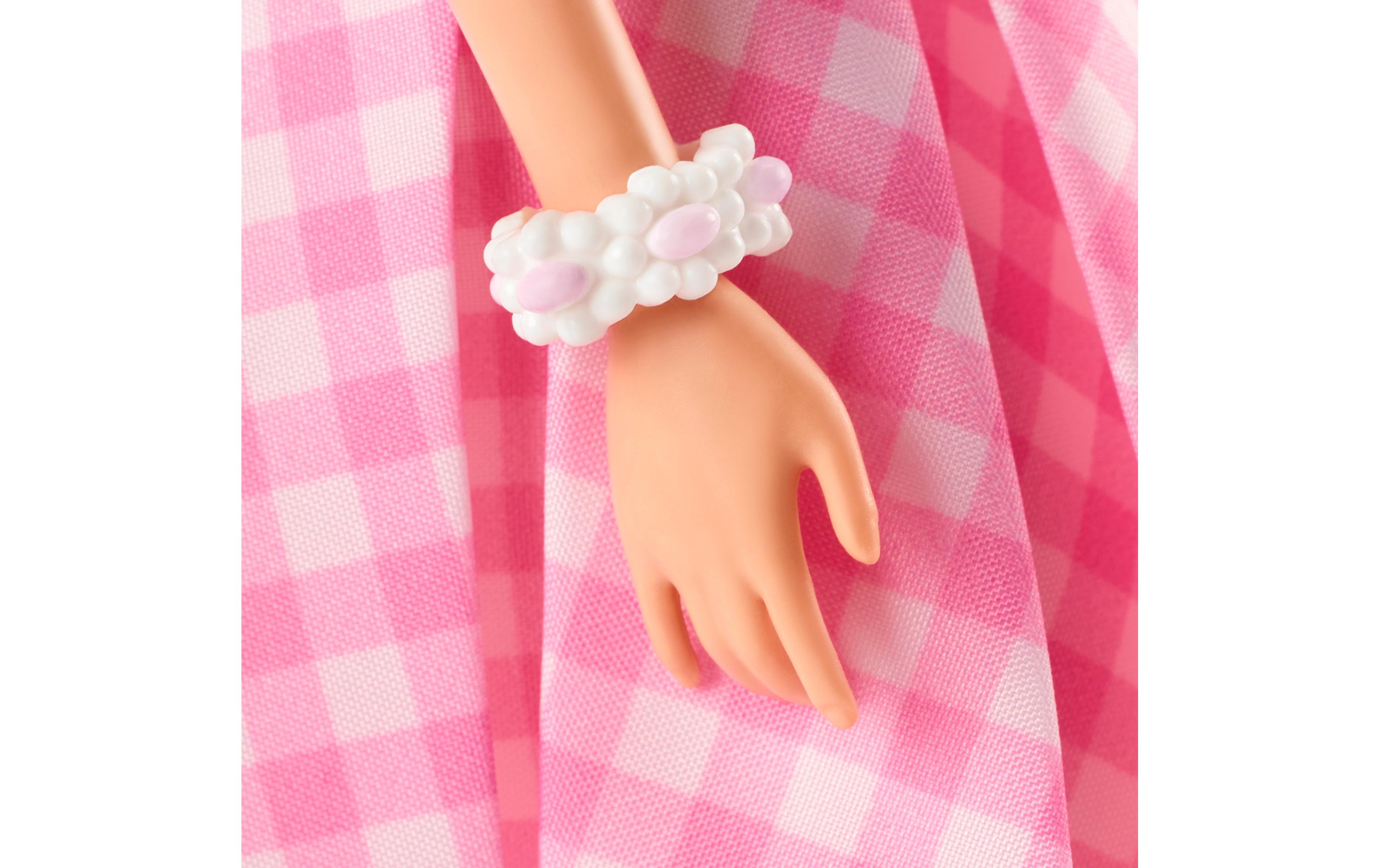 Puppe Signature – The Movie: Margot RobbieBarbie-Puppe im rosa-weissen Karo-Kleid