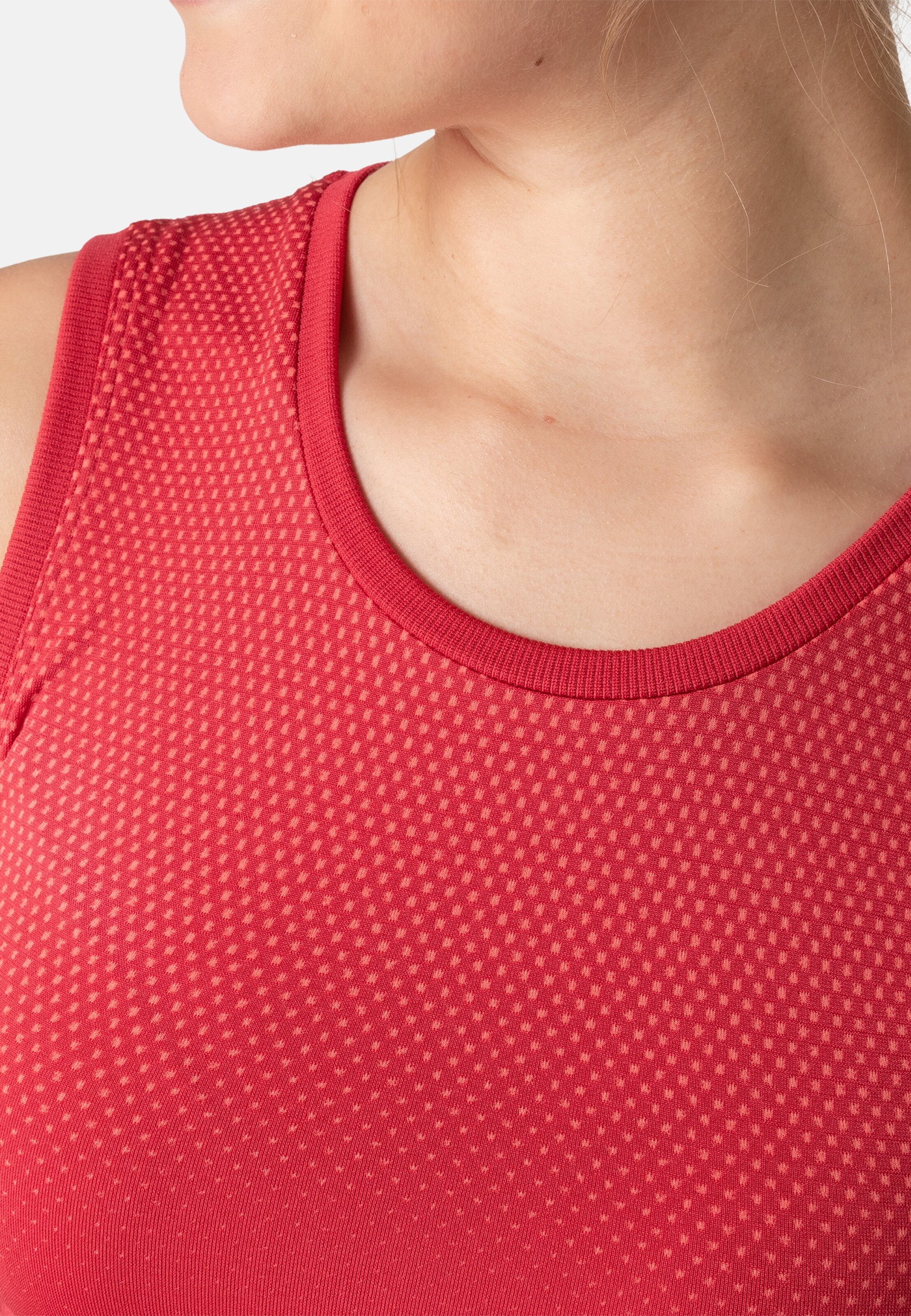 Performance Light Base Layer Singlet in american beauty