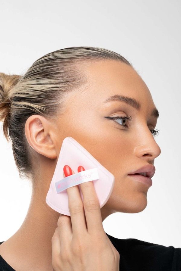 Brushworks Triangular Pillow Puff Duo