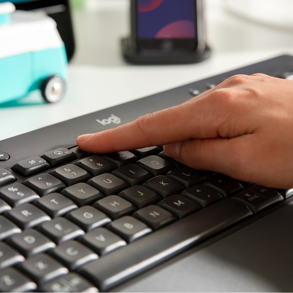 Logitech - Signature K650 Keyboard ( Nordic ) - Graphite