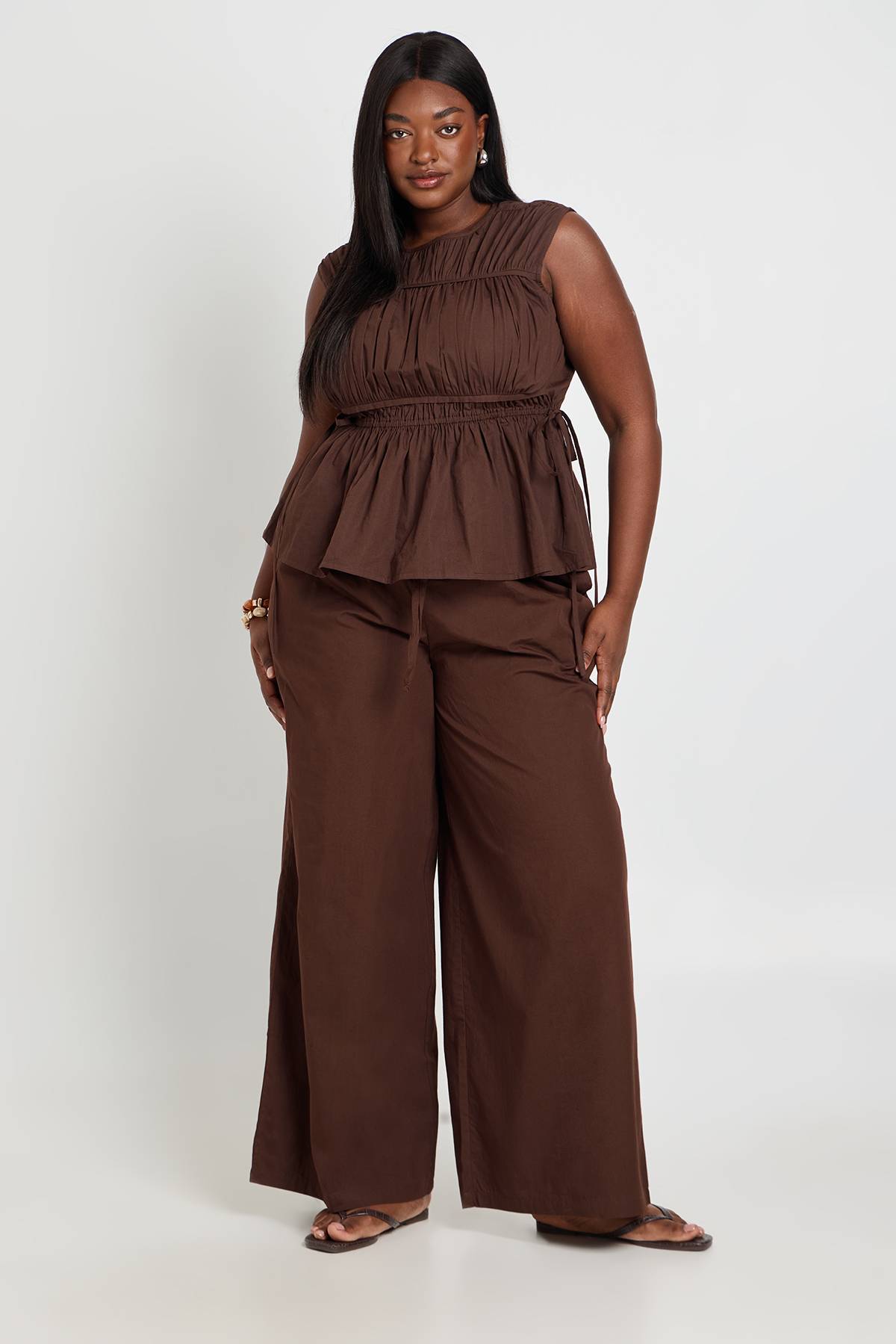 boohoo Pantalon Large En Popeline De Coton Avec Cordon De Serrage Grande Taille