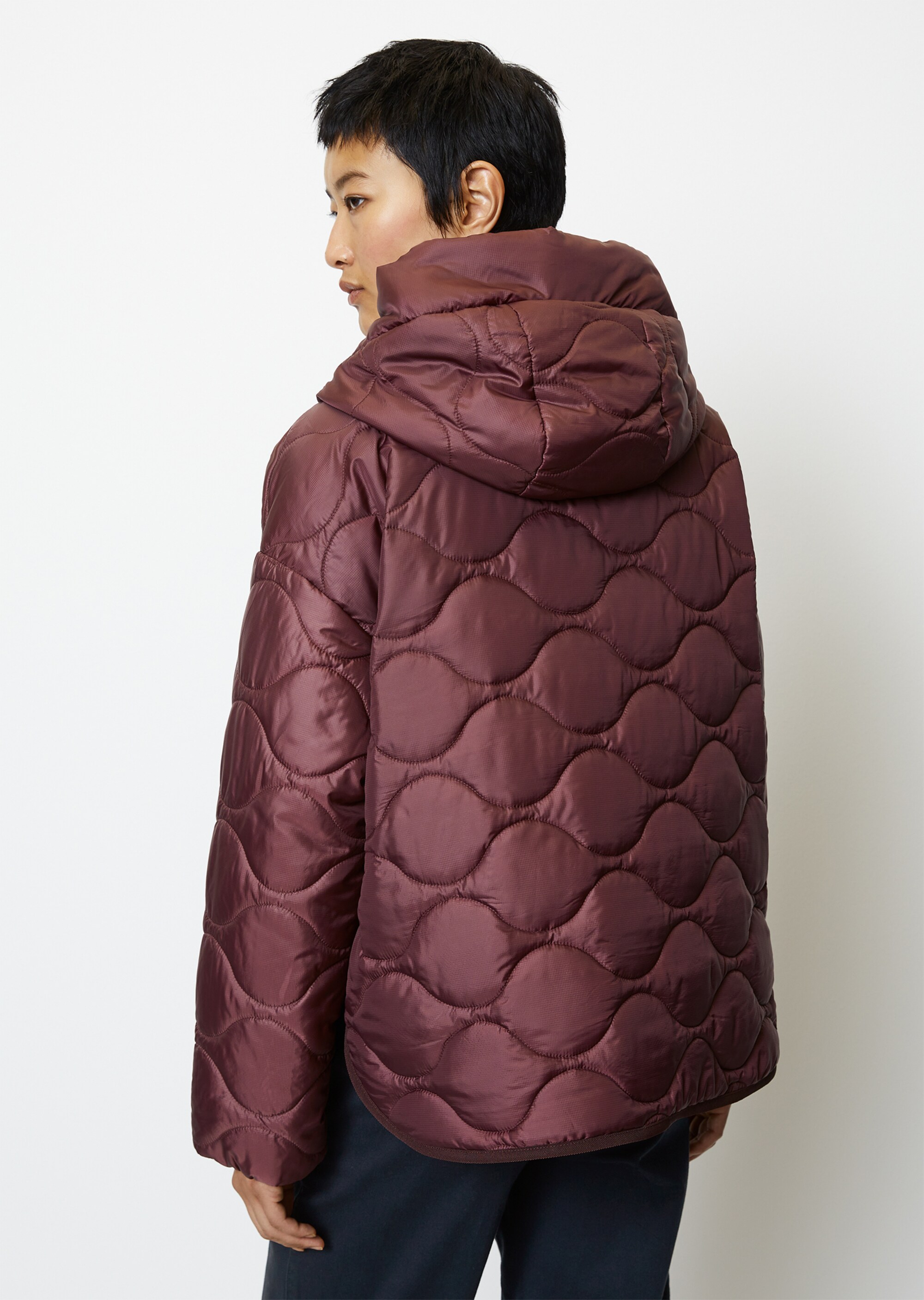 Kapuzen-Steppjacke im Cape-Stil relaxed aus recycelter Ripstop-Qualität
