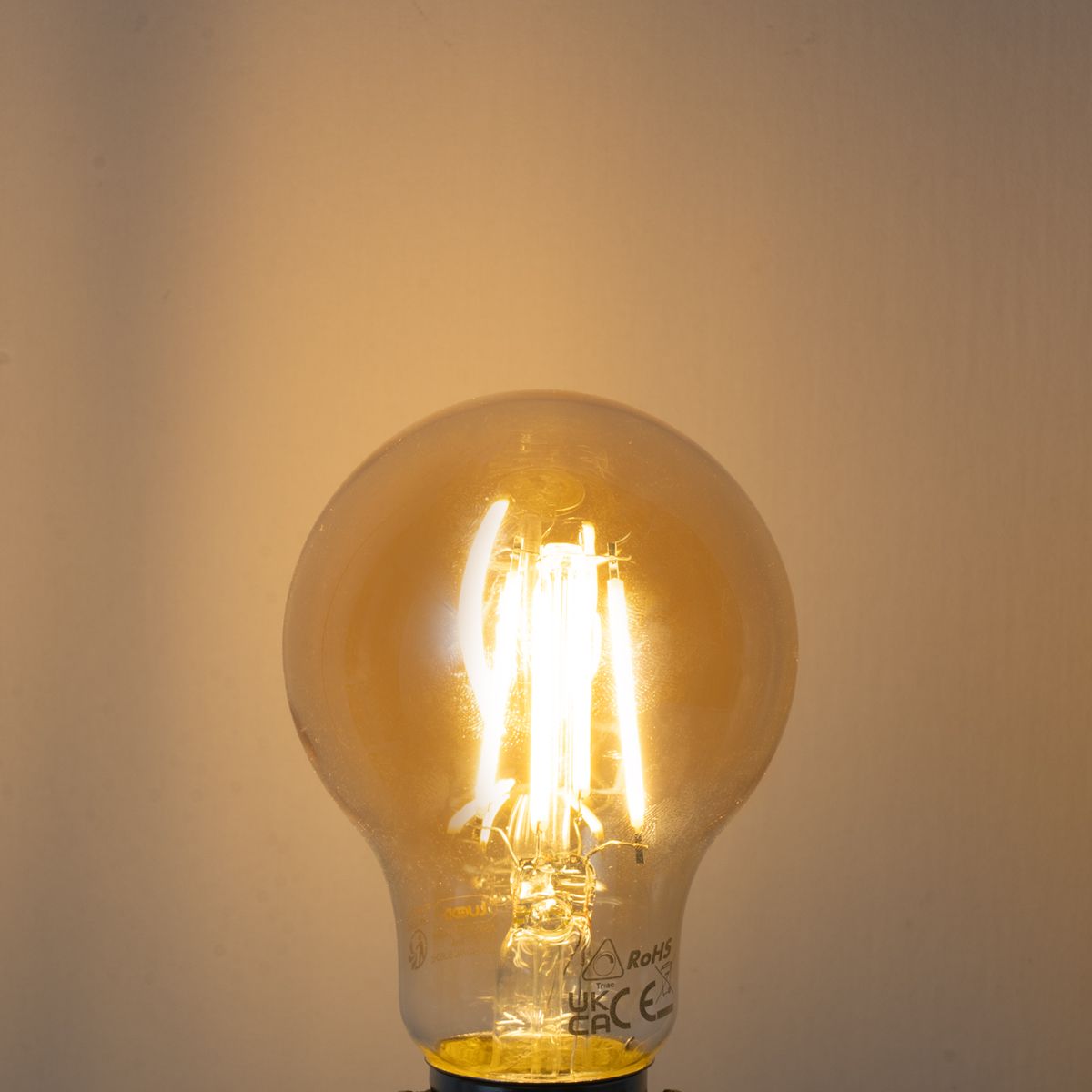 E27 dimbare LED lamp A60 amber 4.5W 420 lm 2200K