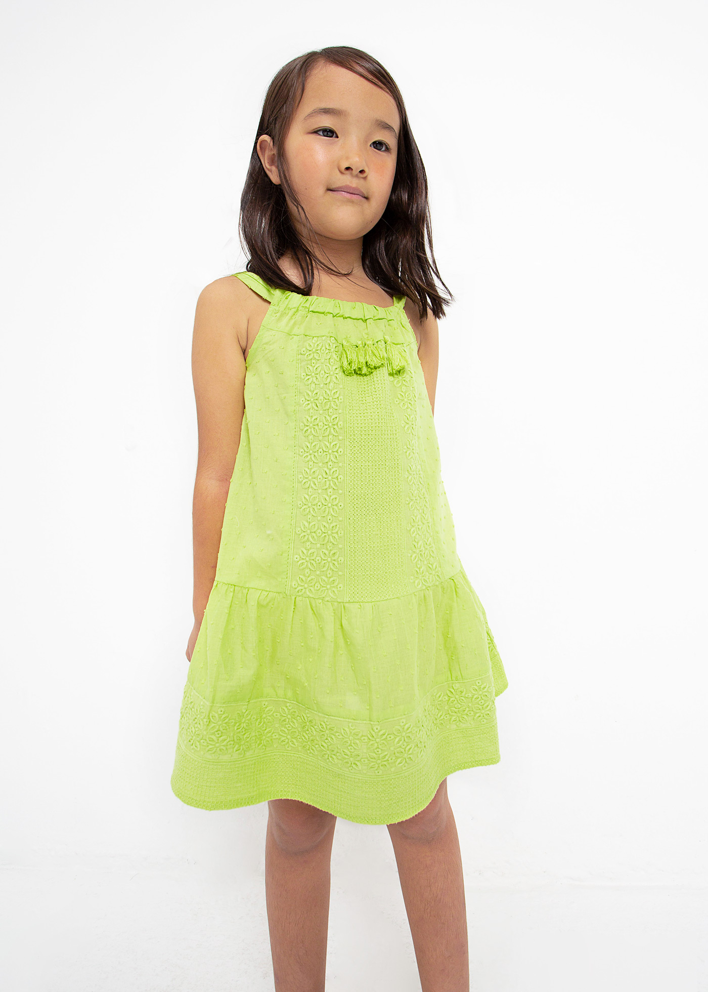 Vestido de algodão com bordados para meninas
