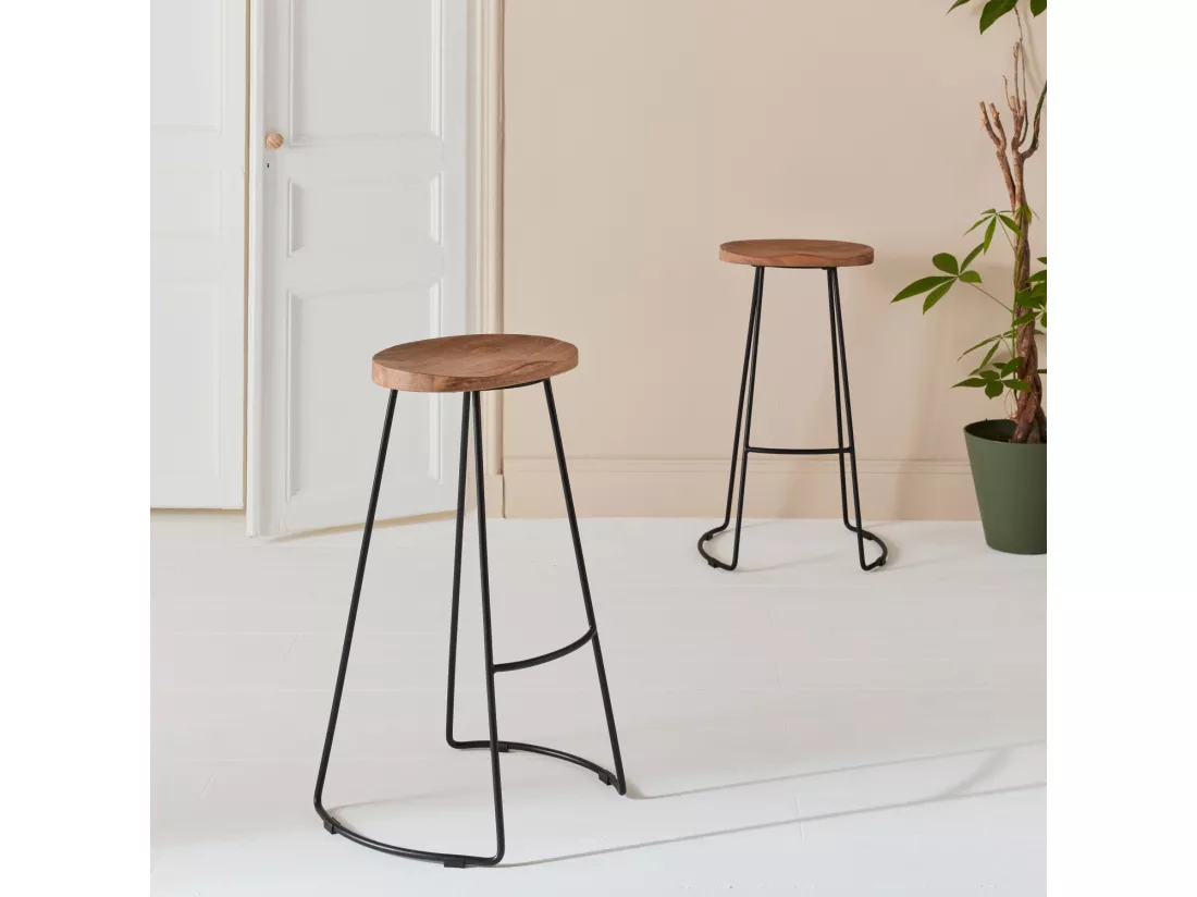 Lot de 2 tabourets de bar bois de manguier naturel et acier. avec repose pieds. 75cm