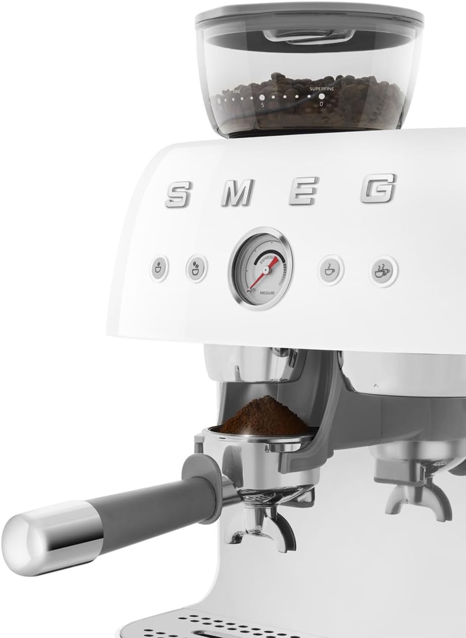Smeg, Machine à Café Expresso Manuelle EGF03CREU, avec Broyeur à Grain Intégré, Thermoblock, 4 Niveaux de Température, Buse Vapeur et Manomètre, Réservoir 1 L, Dimensions Compactes, 1350W, Crème