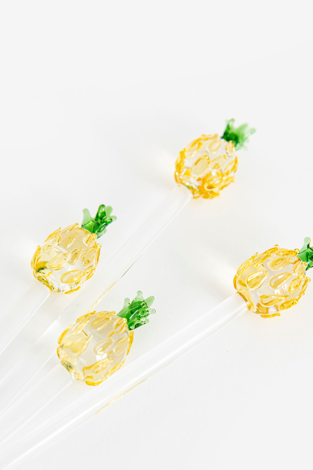 Glazen cocktail roerstaafje met ananas