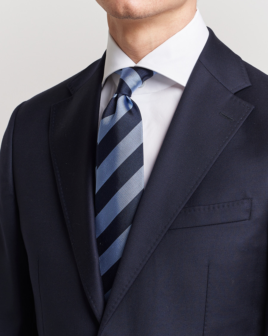 Amanda Christensen Regemental Stripe Classic Tie 8 cm Sky Blue/Navy