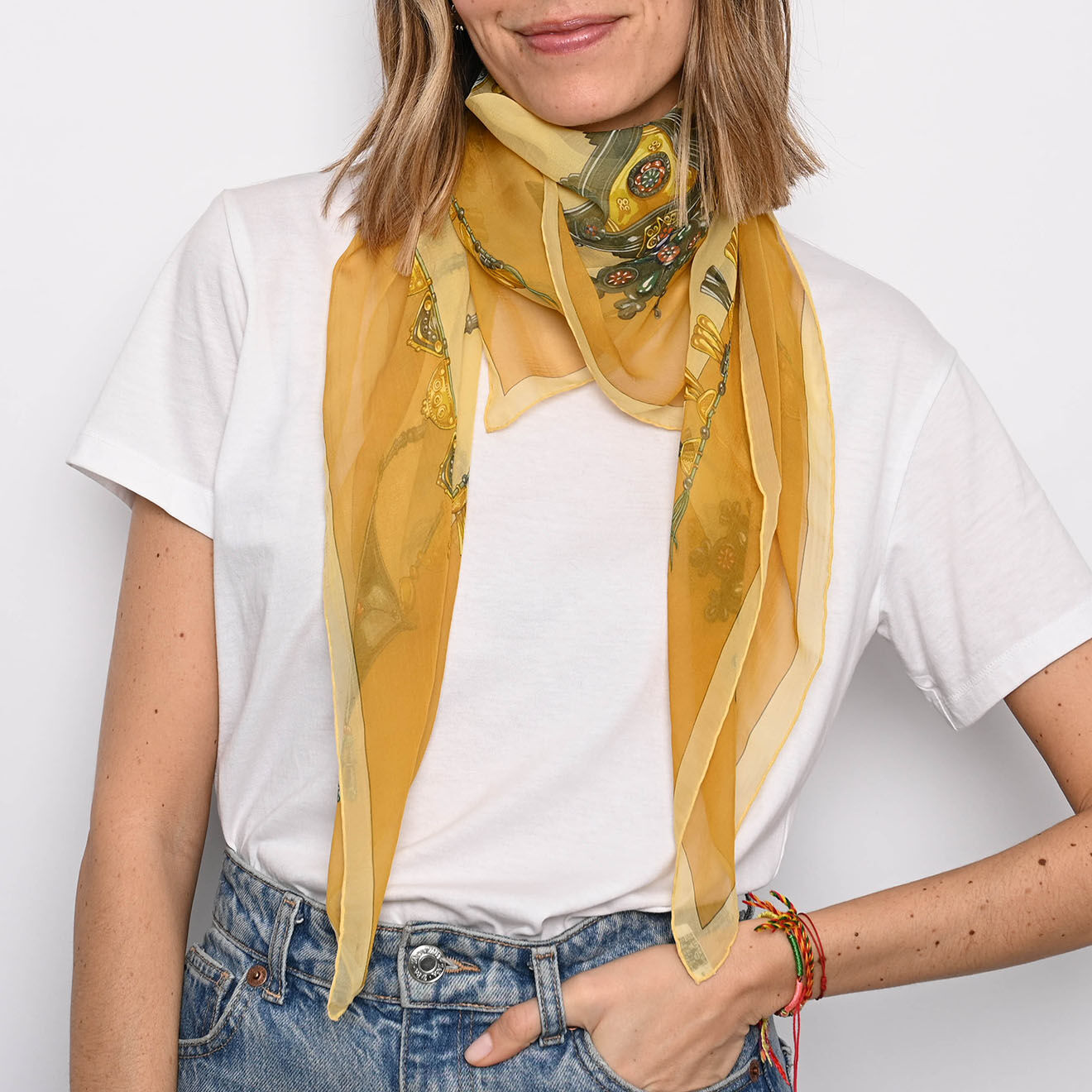 Hermès Carré de Soie Parures des Sables Vintage jaune - Très bon état - 90x90 cm