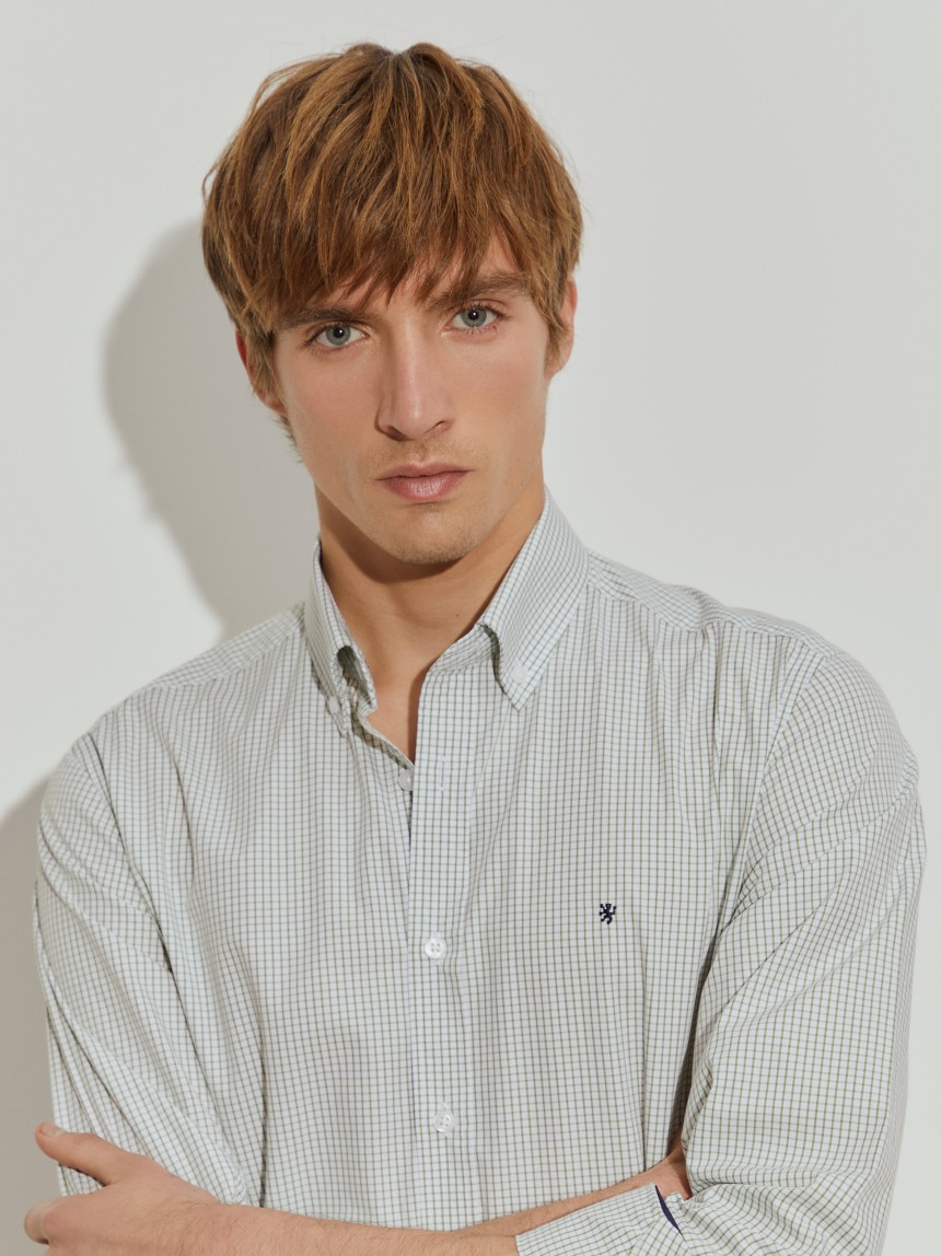 Camisa slim fit aos quadrados