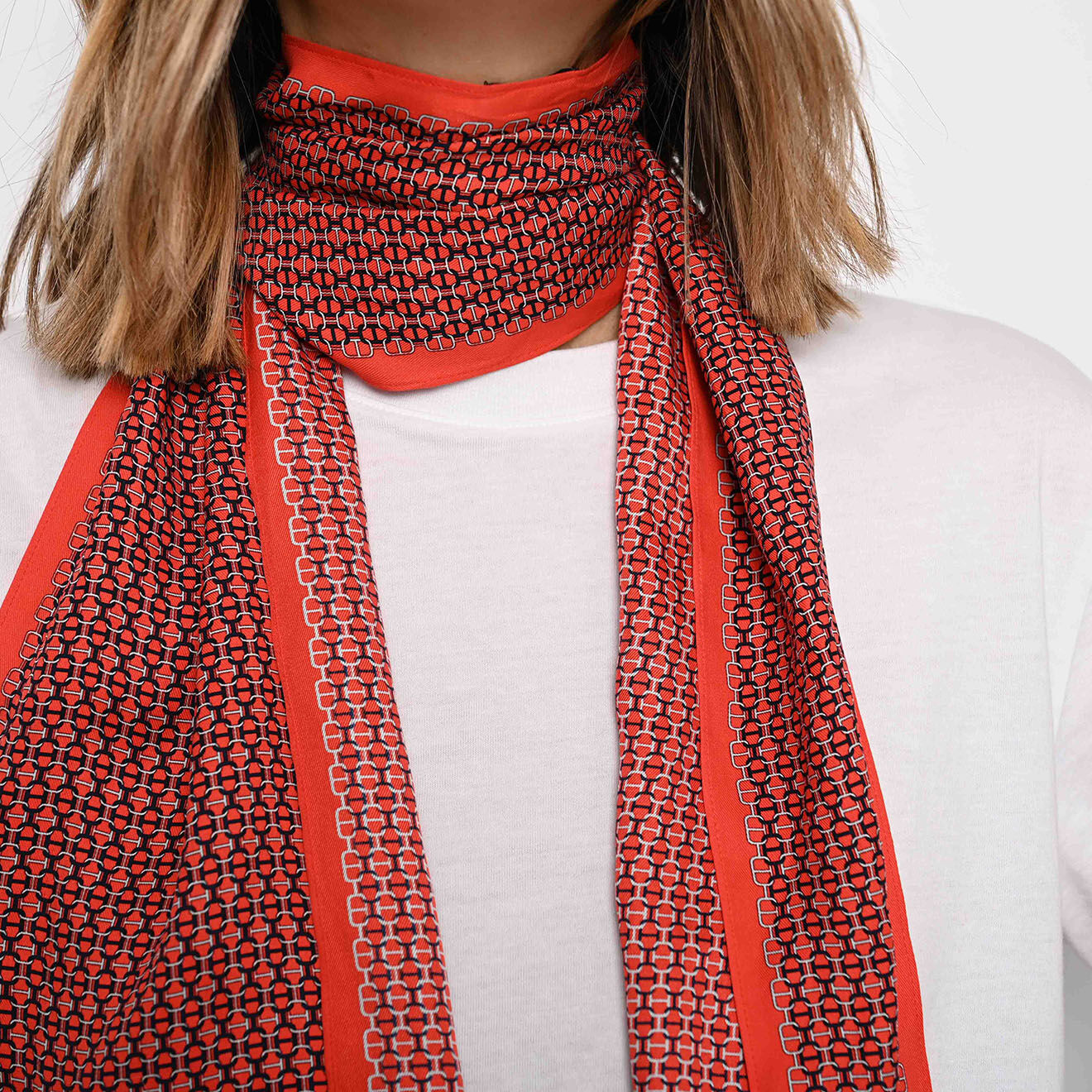 Hermès Foulard en Soie rouge - Parfait état