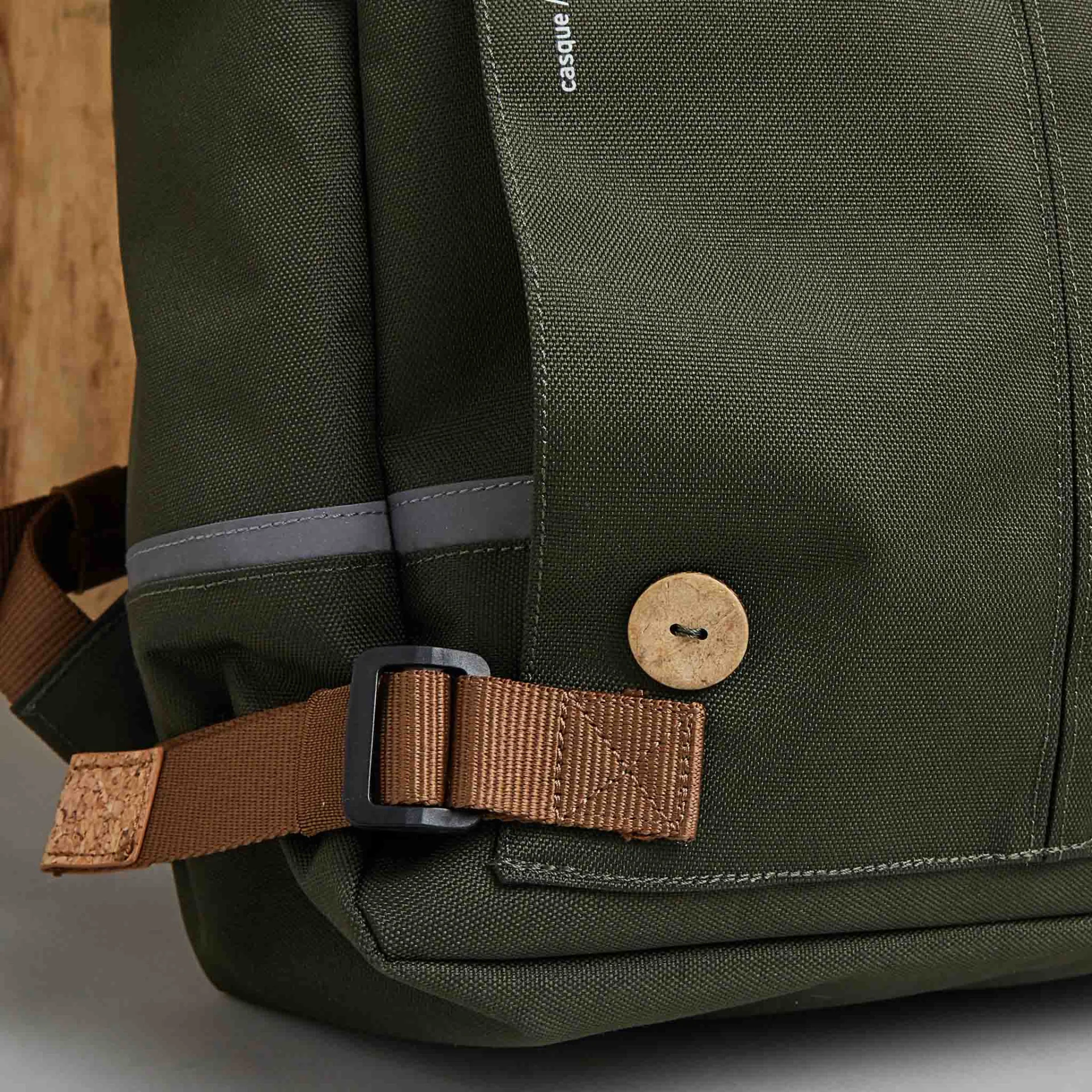 Sac à dos kaki végan en polyester recyclé - modèle Commuter