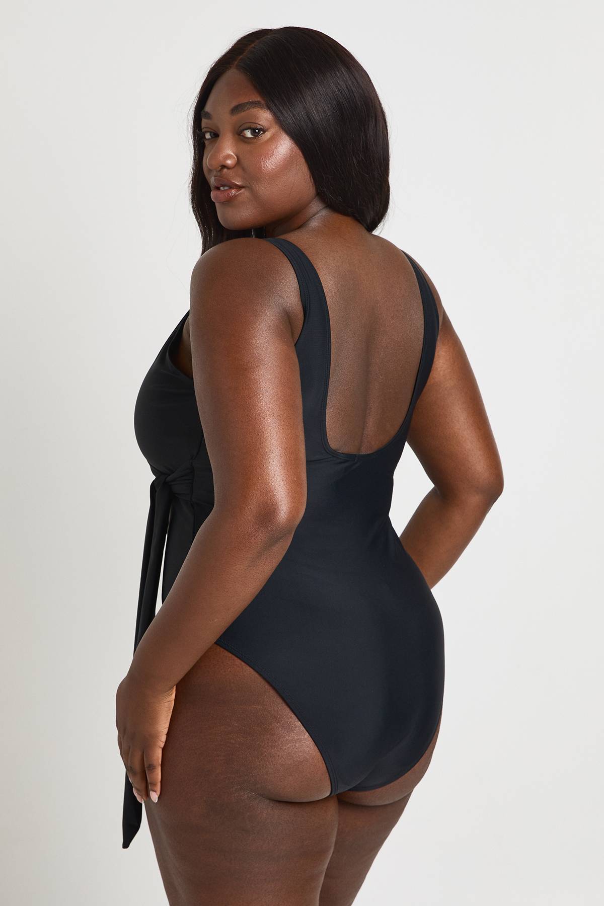 boohoo Maillot De Bain Grande Taille À Détail Cache-cœur Et Contrôle Du Ventre