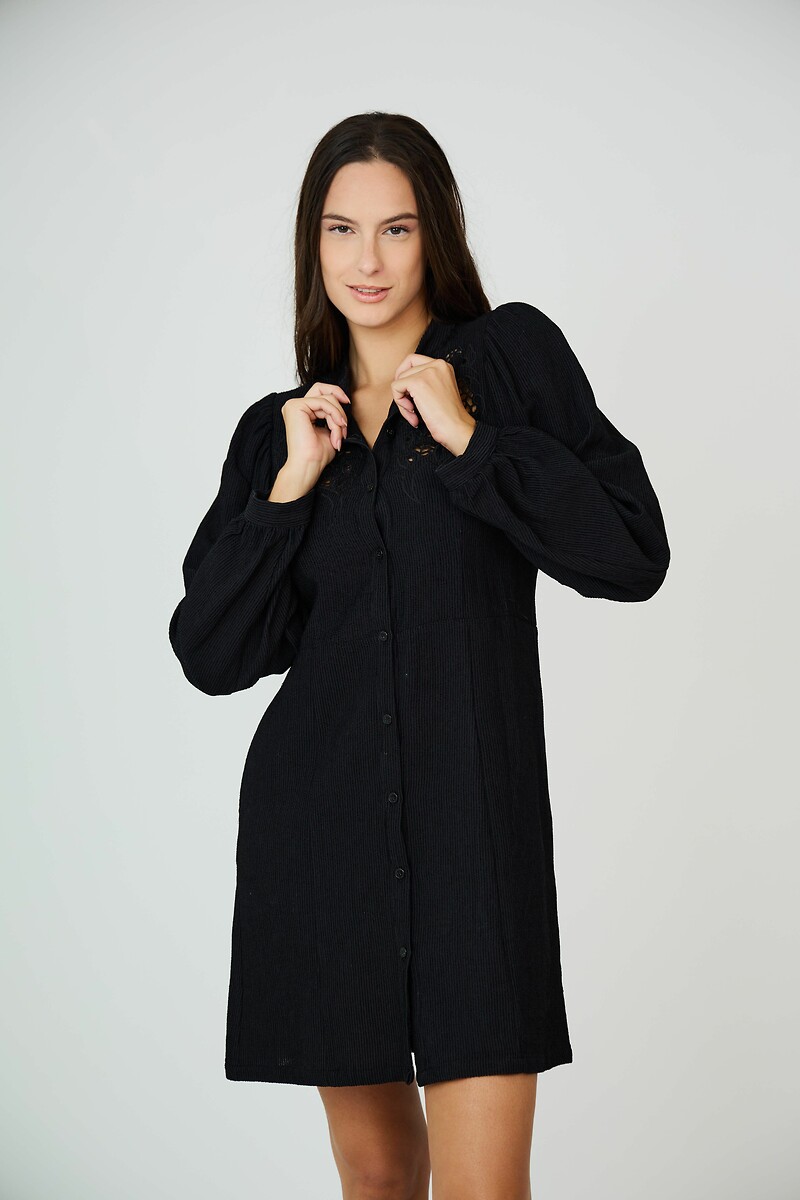 ATÉ BREVE<br>Vestido curto com mangas compridas e gola alta