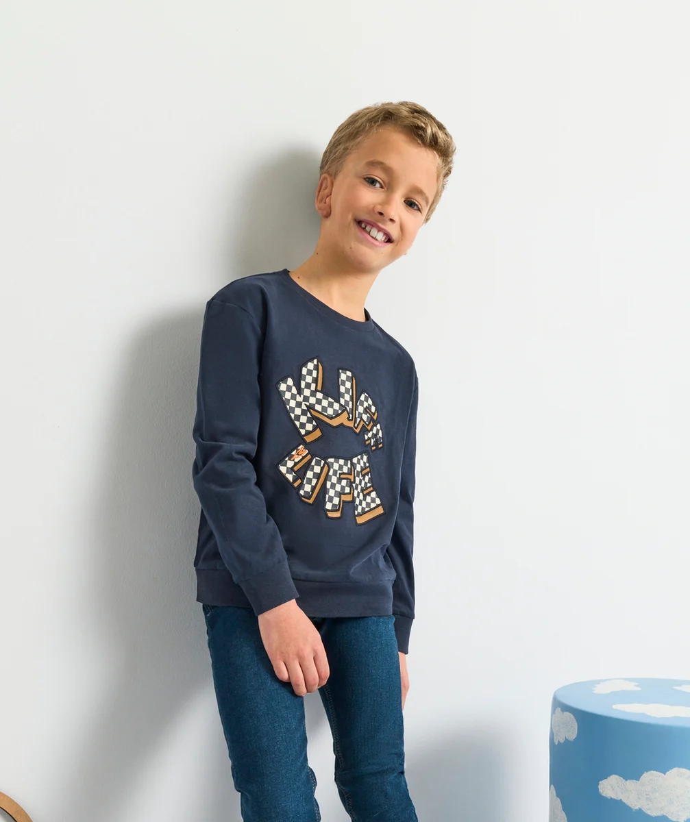 T-SHIRT GARÇON EN FIBRES RECYCLÉES BLEU MARINE AVEC MESSAGE BRODÉ