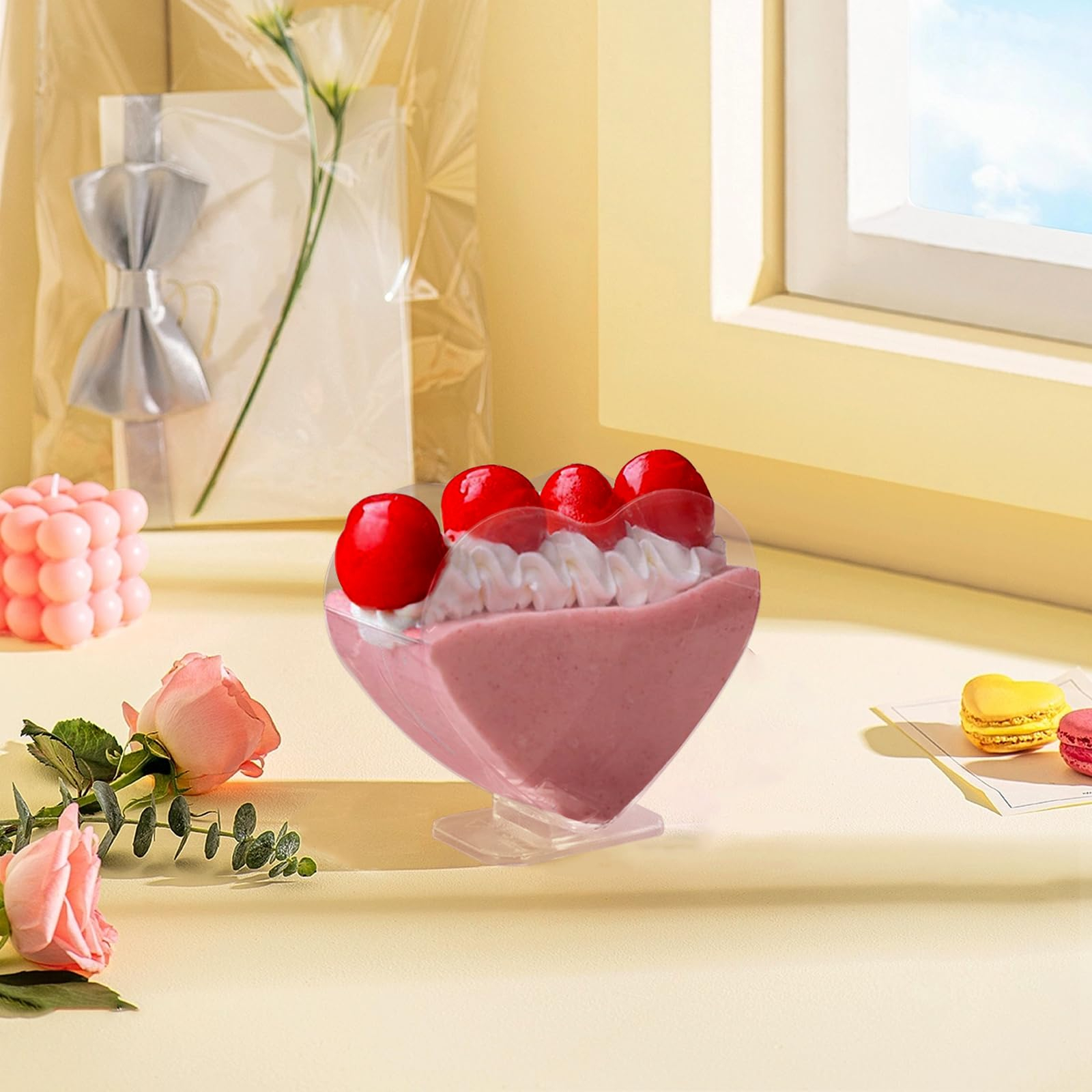 (100-tlg. Set) 80x70mm Einweg Mini Dessert Herz Becher Party Geschirr Schälchen inkl. Löffel für Glacé / Mousse / Pudding - Transparent