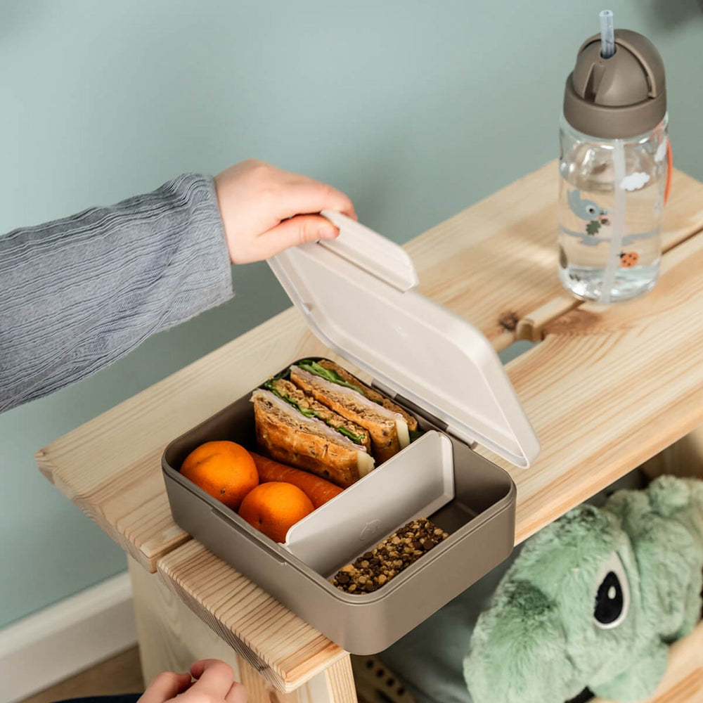 Køb DonebyDeer Sand Tiny Trails Madkasse Med Opdeler