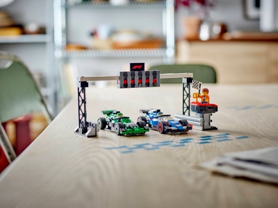 LEGO F1® grid met VCARB en Sauber racewagens (60474)