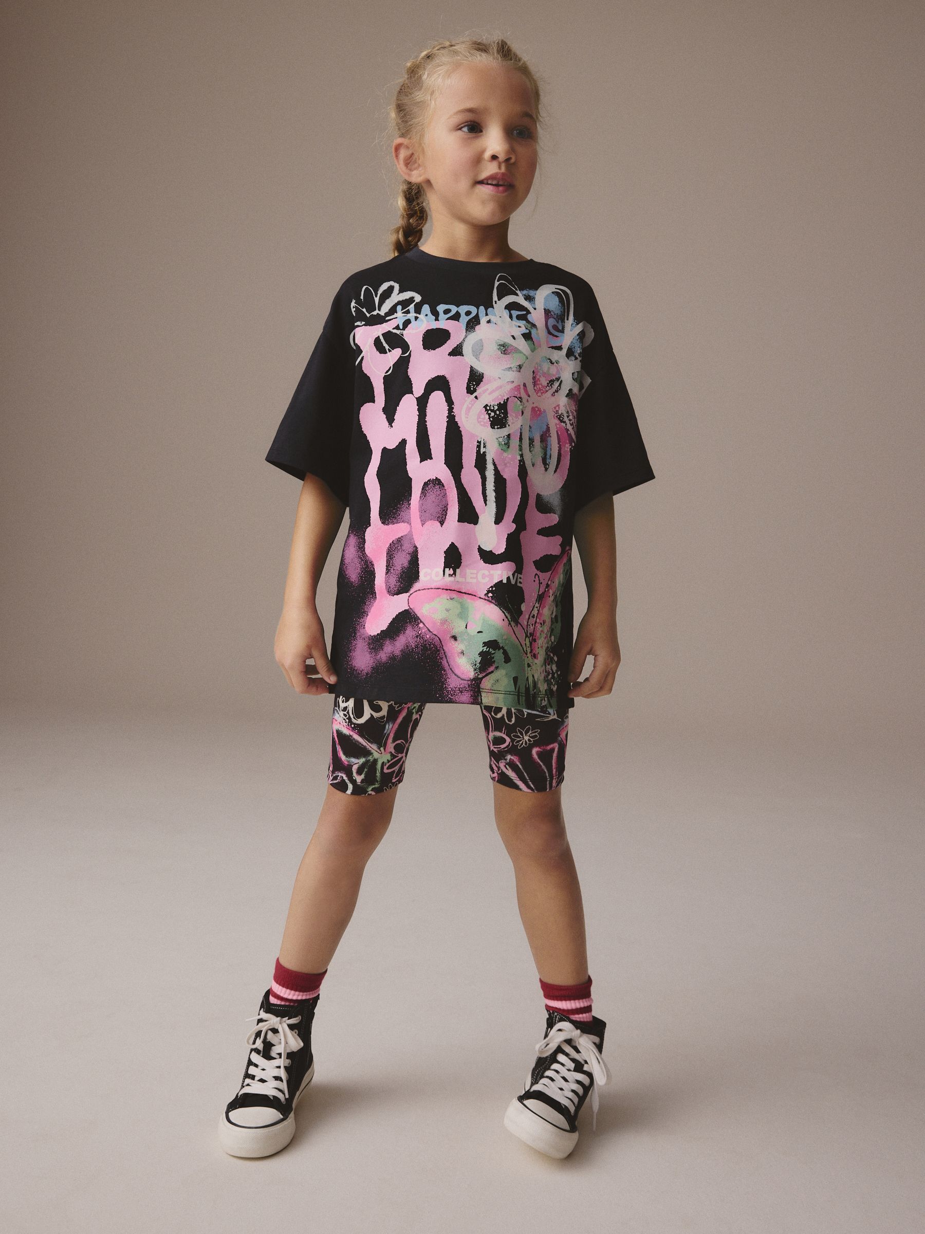 Meerkleurig graffiti - Set van T-shirt en fietsshort (3-16 jr)