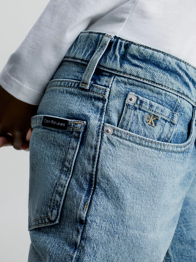 Calça jeans reta de cintura média para meninos